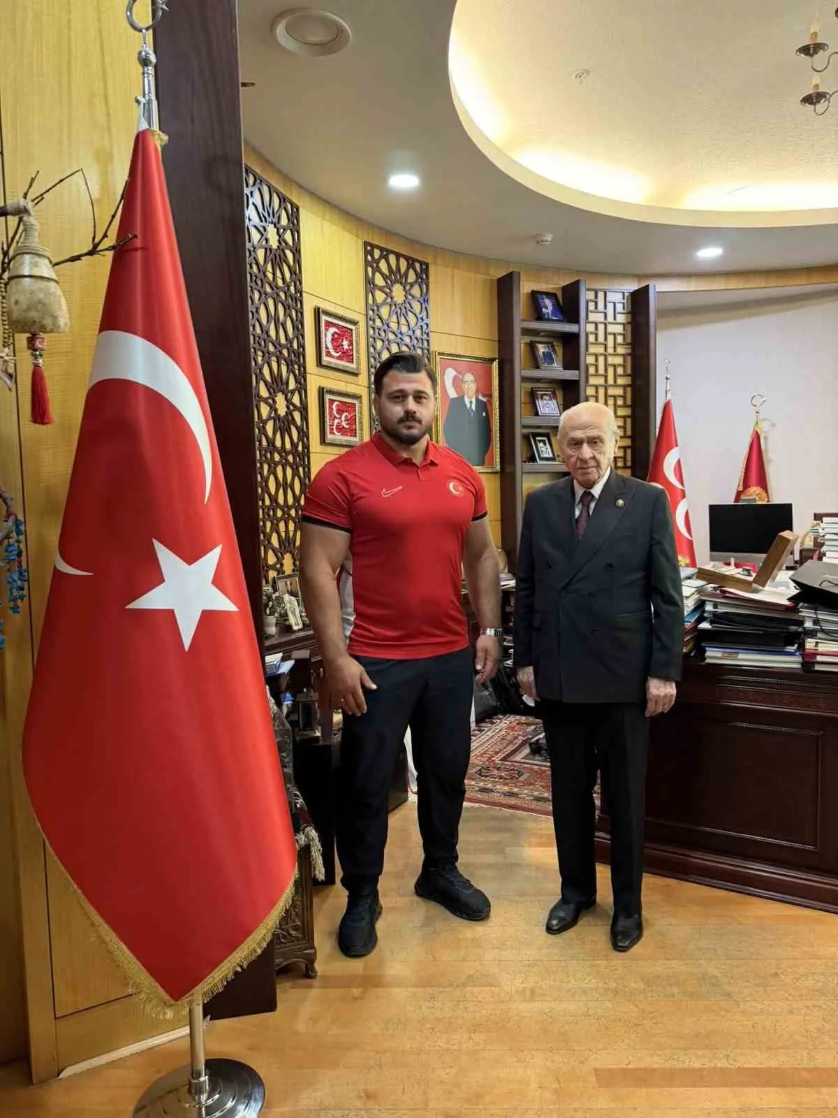 TÜRKİYE GÜREŞ FEDERASYONU BAŞKANI TAHA AKGÜL VE RIZA KAYAALP, MİLLİYETÇİ HAREKET PARTİSİ GENEL BAŞKANI DEVLET BAHÇELİ’Yİ ZİYARET ETTİ.
