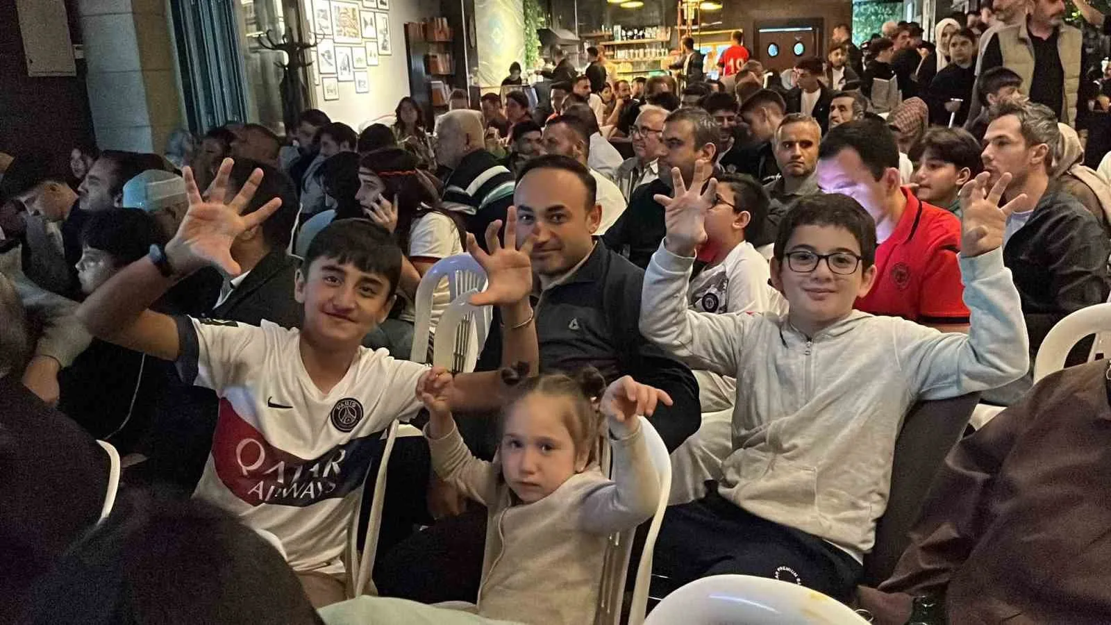 TARİHİNDE İLK KEZ TRENDYOL SÜPER LİG’E YÜKSELEN ÇORUM FK'NİN TARAFTARLARI, TAKIMLARININ GALATASARAY İLE KARŞILAŞTIĞI MAÇI BİR ARADA İZLEDİ.
