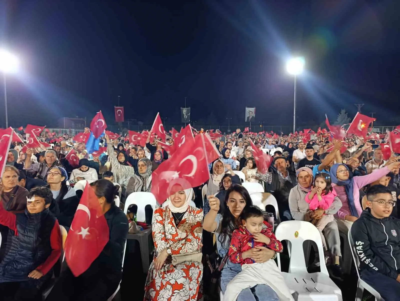TBMM BAŞKANI PROF. DR. NUMAN KURTULMUŞ, TÜRKİYE CUMHURİYETİ'NİN BİRİNCİ ASRININ İLK 50 YILININ TERÖRE HEBA EDİLDİĞİNİ KAYDEDEREK, "BİNLERCE CANIMIZ ŞEHİT OLMUŞ, BİNLERCE İNSANIMIZ ÖLMÜŞ. 2,3 TRİLYON DOLAR BÜYÜK BİR KAYBA UĞRAMIŞSAK ARTIK ÖNÜMÜZDE YENİ BİR KAPI AÇILMIŞ, YENİ BİR YOLUN BAŞLANGICINDAYIZ. BU YOL KARDEŞLİK YOLUDUR. BU YOL BİRLİK VE BERABERLİK YOLUDUR" DEDİ.
