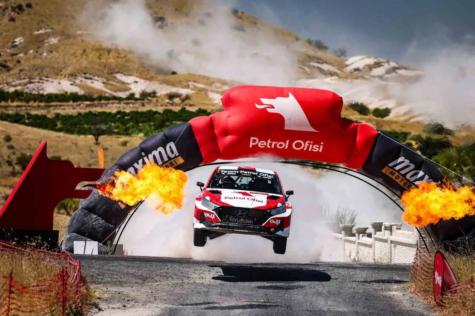 TEAM PETROL OFİSİ PİLOTLARI KEREM KAZAZ VE CORENTİN SİLVESTRE, KAPADOKYA RALLİSİ’NDE RAKİPLERİNE YAKLAŞIK 3 DAKİKA FARK ATARAK ZİRVENİN SAHİBİ OLDU.