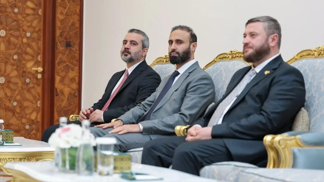 SDG ELEBAŞI MAZLUM ABDİ, BAŞKENT ŞAM’DAKİ HALK SARAYI’NDA SURİYE DIŞİŞLERİ BAKANI ESAD HASAN ŞEYBANİ İLE ORTAK BASIN TOPLANTISI DÜZENLEDİ.