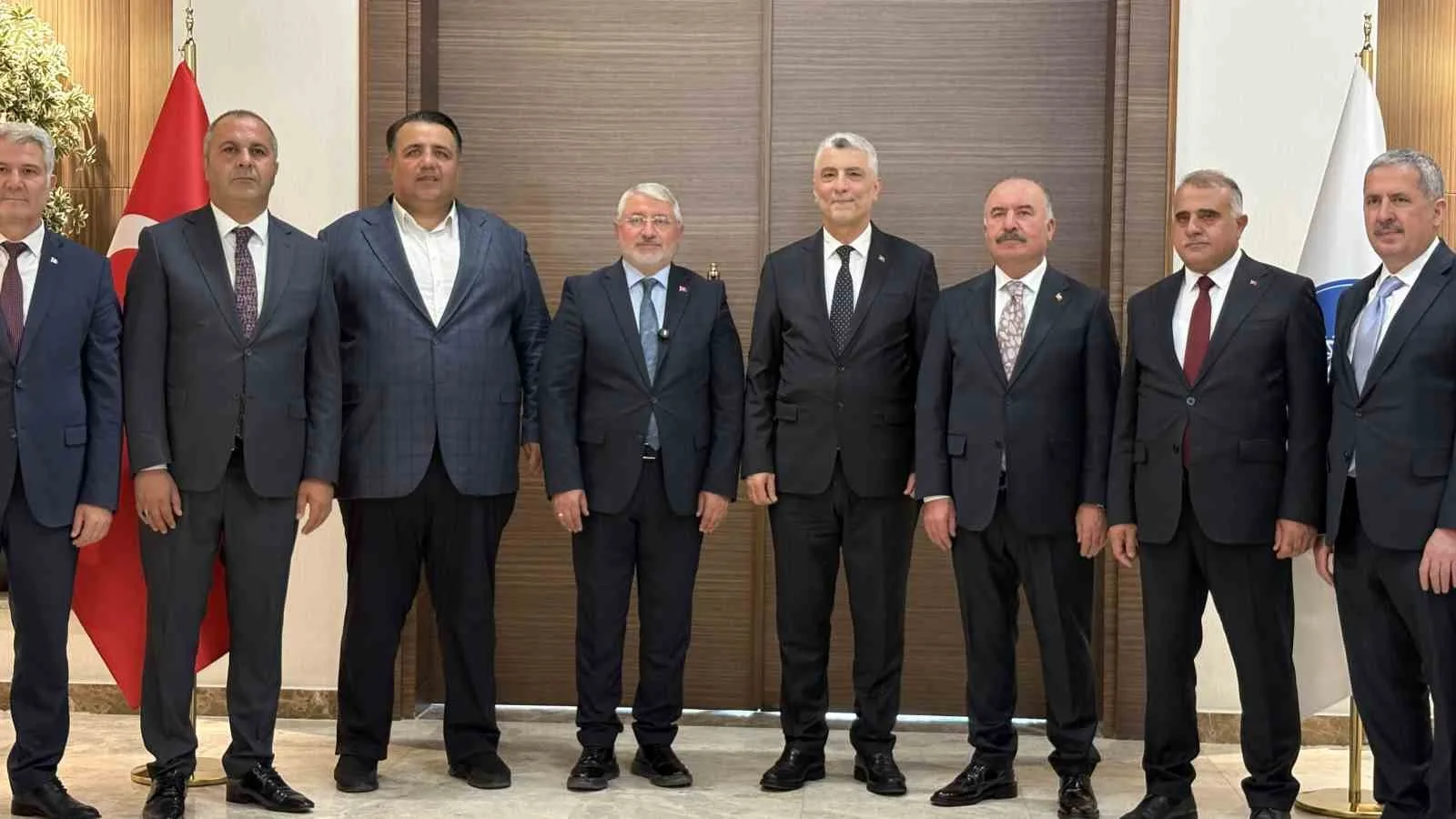BAKAN BOLAT, PROTOKOL ÜYELERİYLE BİRLİKTE ÇORUM BELEDİYESİ'Nİ ZİYARET ETTİ.