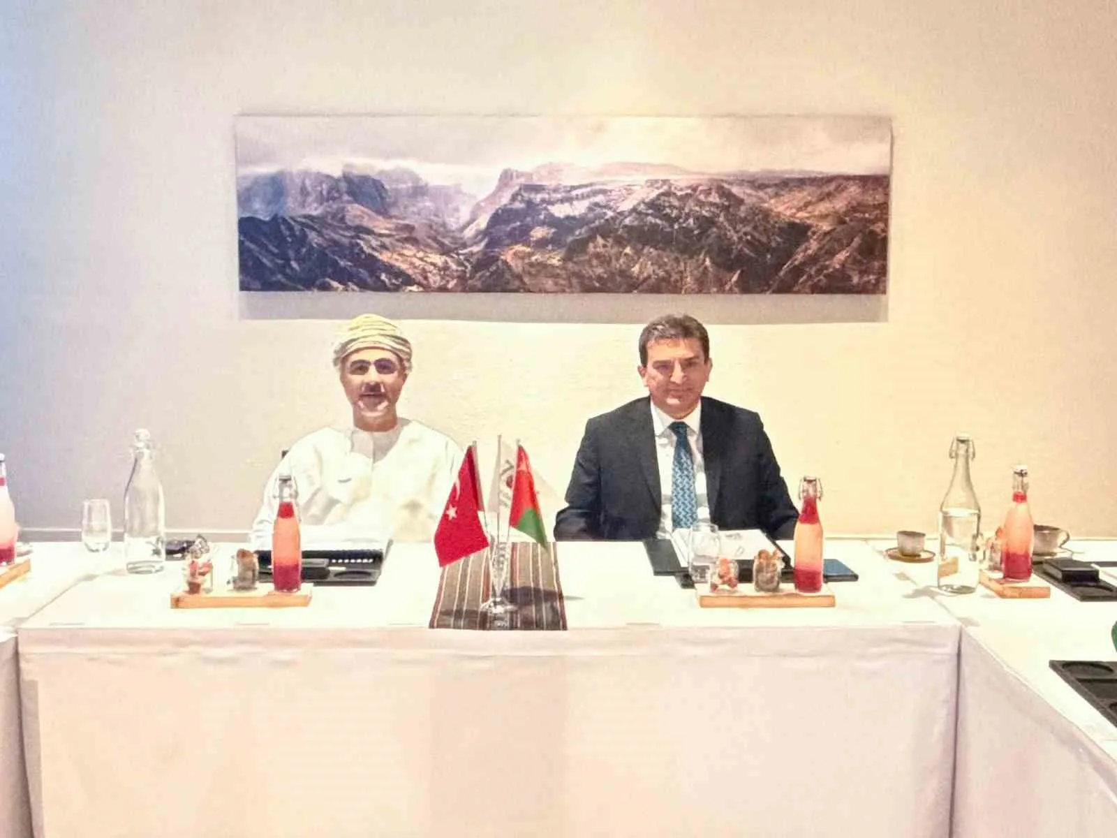 TOI YÖNETİM KURULU BAŞKANI SHEİKH NASSER AL-HARTHY  -  OYAK GENEL MÜDÜRÜ MURAT YALÇINTAŞ