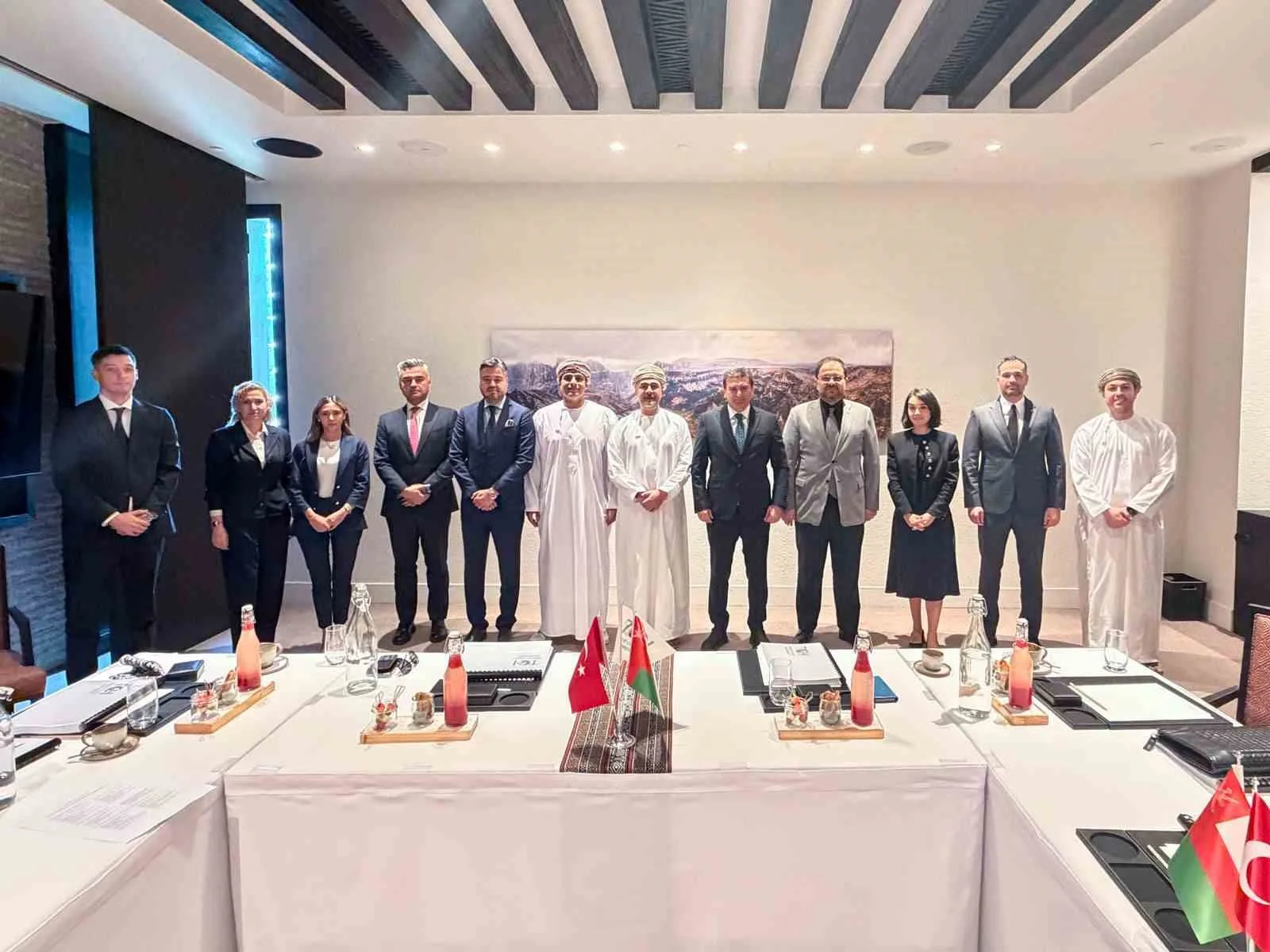 YAK VE UMMAN YATIRIM OTORİTESİ ORTAKLIĞINDA FAALİYET GÖSTEREN OYAK TURKOMAN YATIRIM A.Ş. (TOI), TÜRKİYE’DEKİ ÇİFT KULLANIMLI ÜRÜNLER GELİŞTİREN BİR TEKNOLOJİ ŞİRKETİNE 15 MİLYON EURO YATIRIM YAPILMASINI KARARLAŞTIRDI.