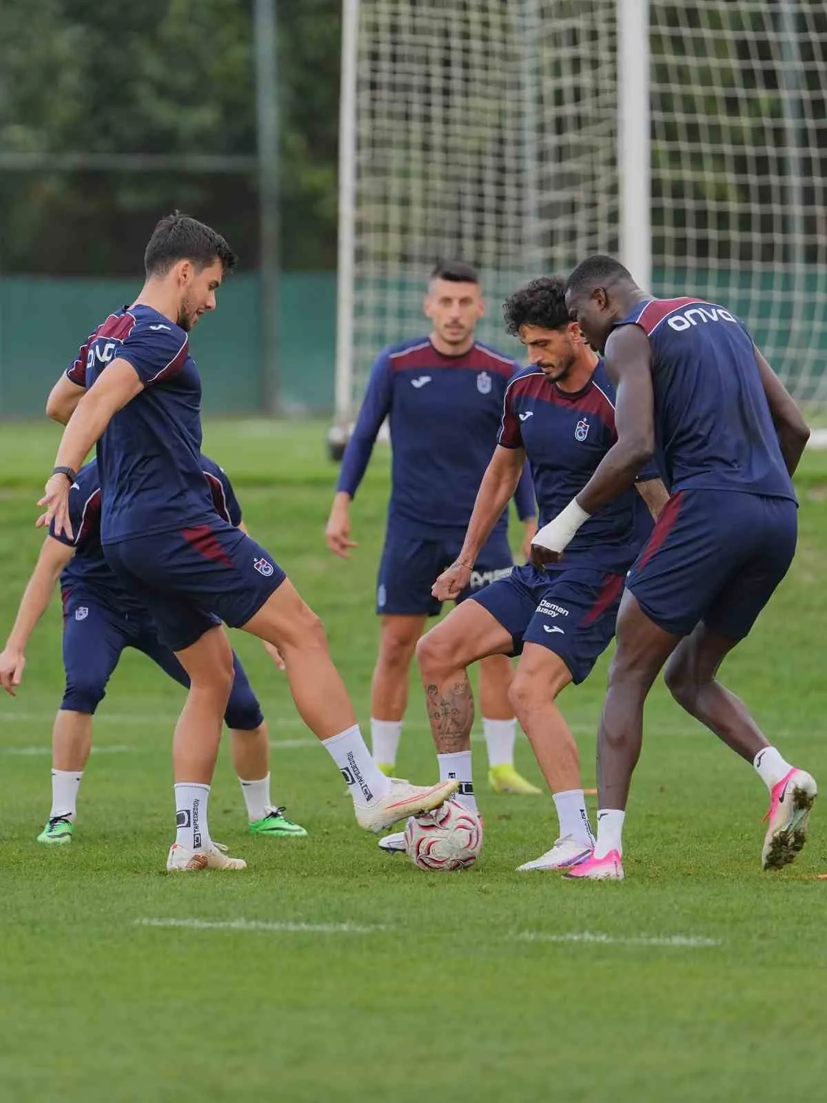 TRABZONSPOR, UEFA AVRUPA LİGİ PLAY-OFF TURU İLK MAÇINDA 20 AĞUSTOS PERŞEMBE GÜNÜ SAHASINDA MACARİSTAN TEMSİLCİSİ FERENCVAROS İLE OYNAYACAĞI KARŞILAŞMANIN HAZIRLIKLARINI SÜRDÜRDÜ.