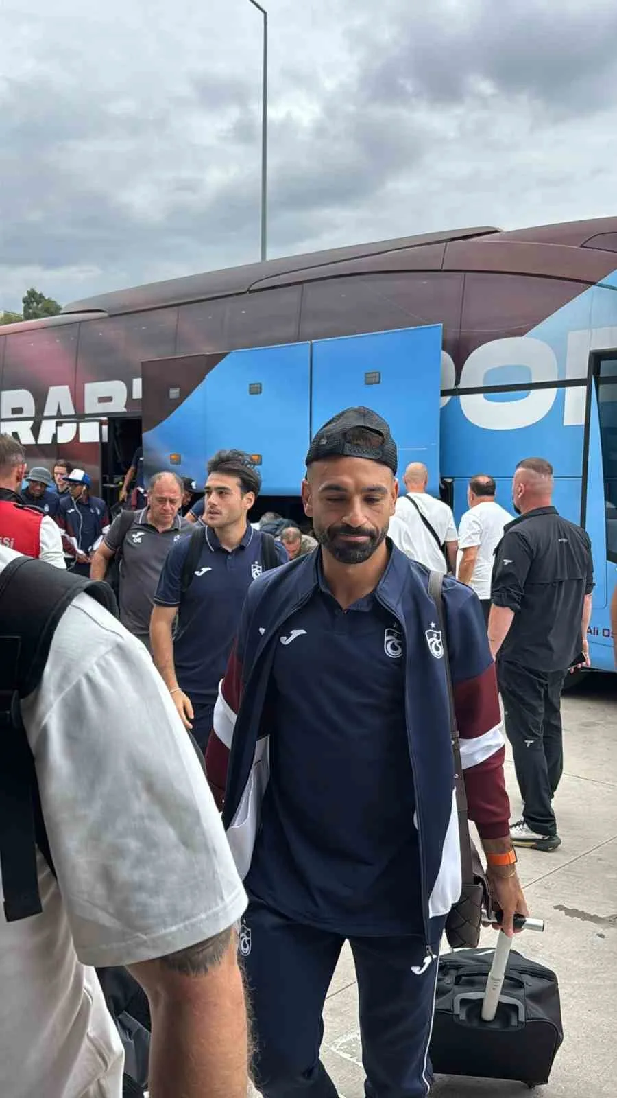 BORDO MAVİLİLER'İN TRENDYOL SÜPER LİG'İN 1. HAFTASINDA DEPLASMANDA OYNAYACAĞI KASIMPAŞA MAÇININ KAMP KADROSUNA YILDIZ TRANSFER MUHAMMED SALAH DA DAHİL EDİLDİ.