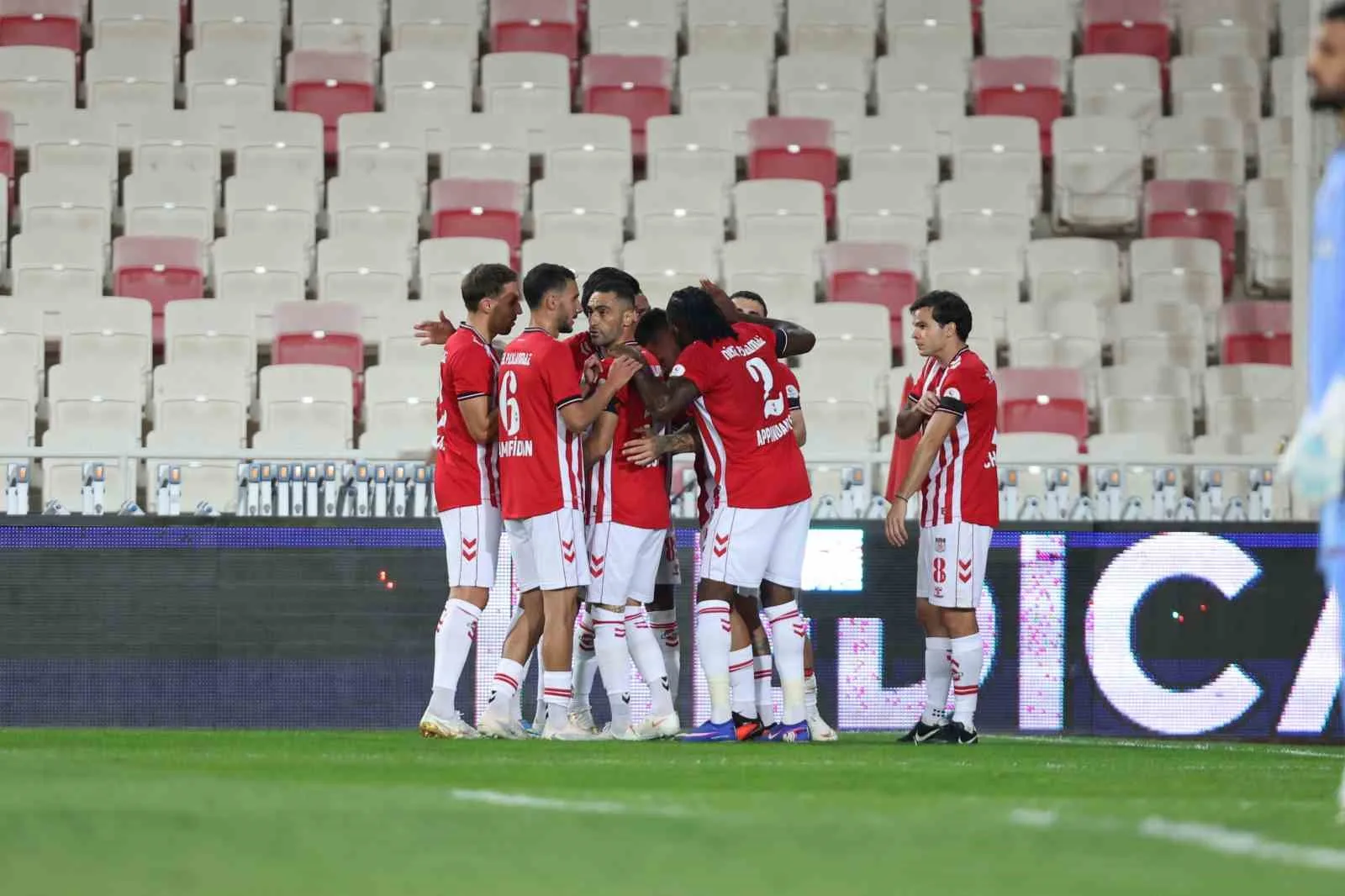 TRENDYOL 1. LİG’İN 3. HAFTASINDA SİVASSPOR, EVİNDE MANİSA FUTBOL KULÜBÜ İLE 2-2 BERABERE KALDI.