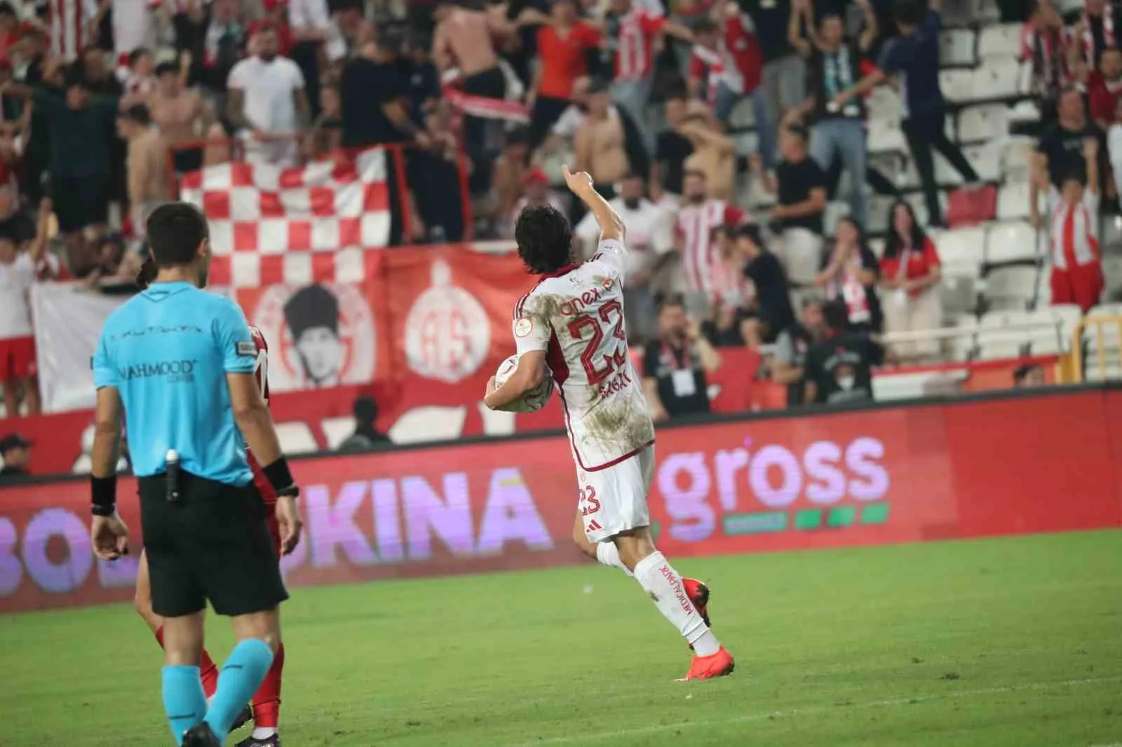 TRENDYOL 1. LİG'İN 3. HAFTASINDA ANTALYASPOR, KONUK ETTİĞİ PENDİKSPOR'A 3-2 MAĞLUP OLDU.