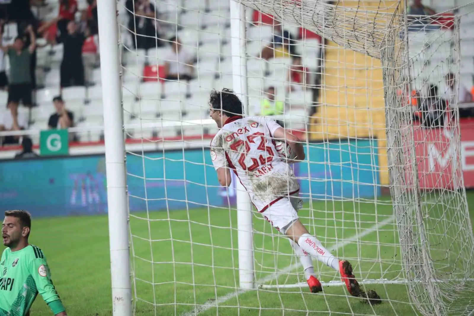 TRENDYOL 1. LİG'İN 3. HAFTASINDA ANTALYASPOR, KONUK ETTİĞİ PENDİKSPOR'A 3-2 MAĞLUP OLDU.