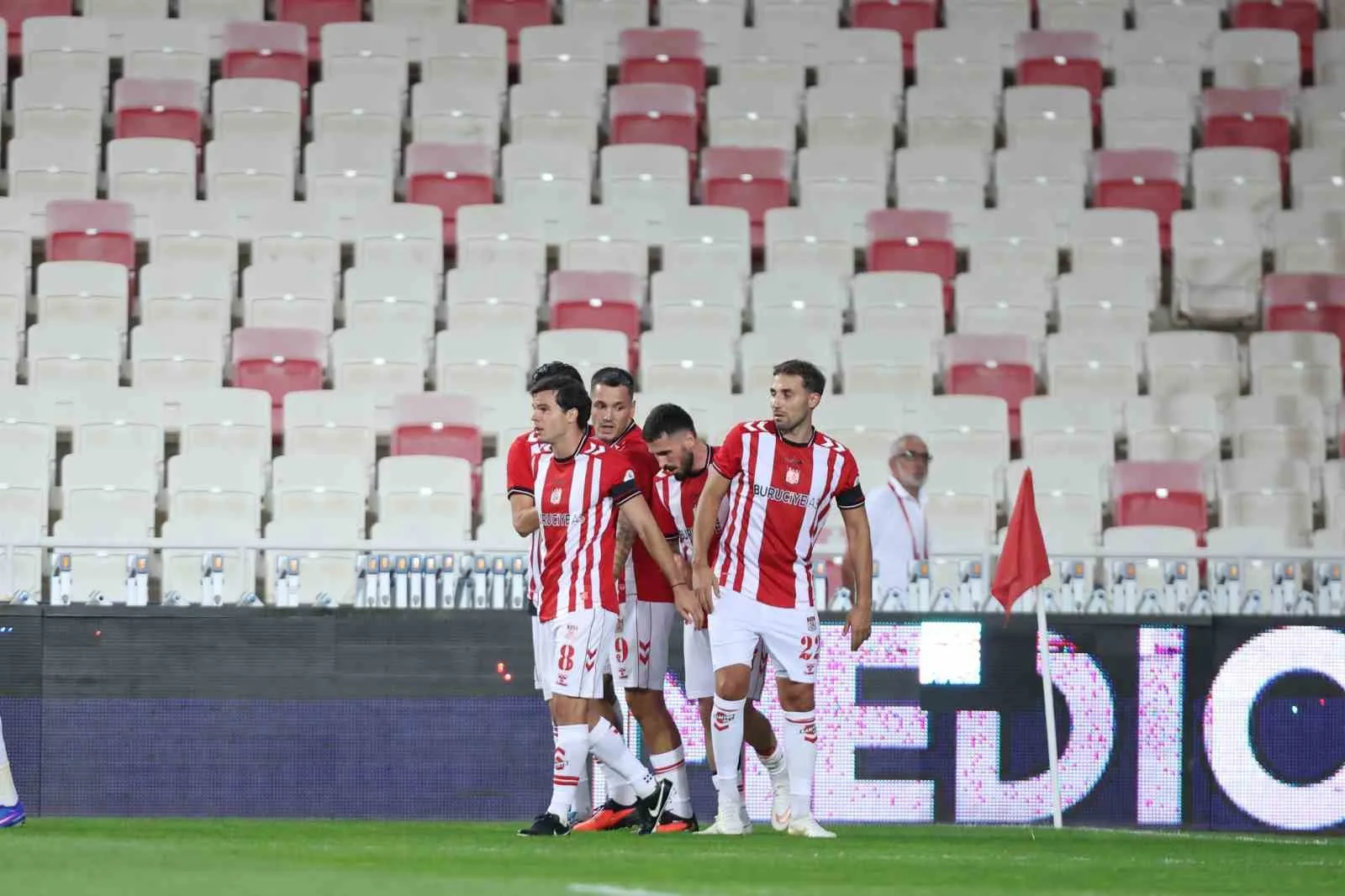 TRENDYOL 1. LİG’İN 3. HAFTASINDA SİVASSPOR, EVİNDE MANİSA FUTBOL KULÜBÜ İLE 2-2 BERABERE KALDI.