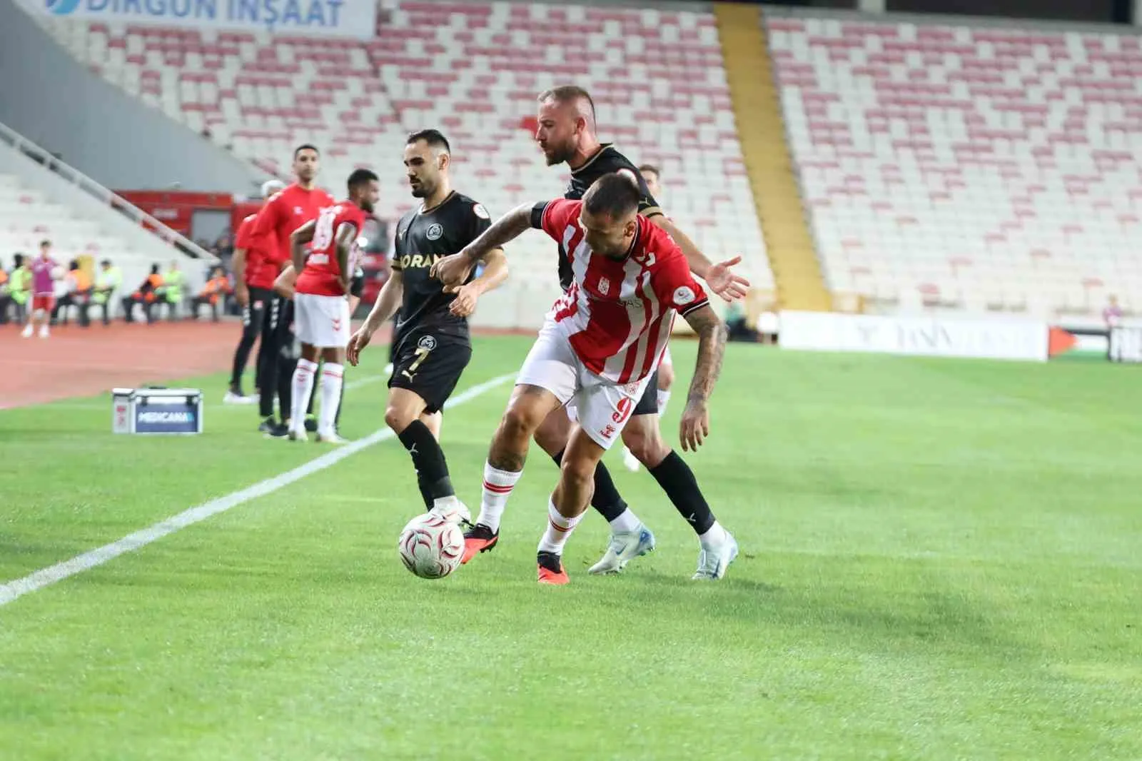 TRENDYOL 1. LİG’İN 3. HAFTASINDA SİVASSPOR, EVİNDE MANİSA FUTBOL KULÜBÜ İLE 2-2 BERABERE KALDI.