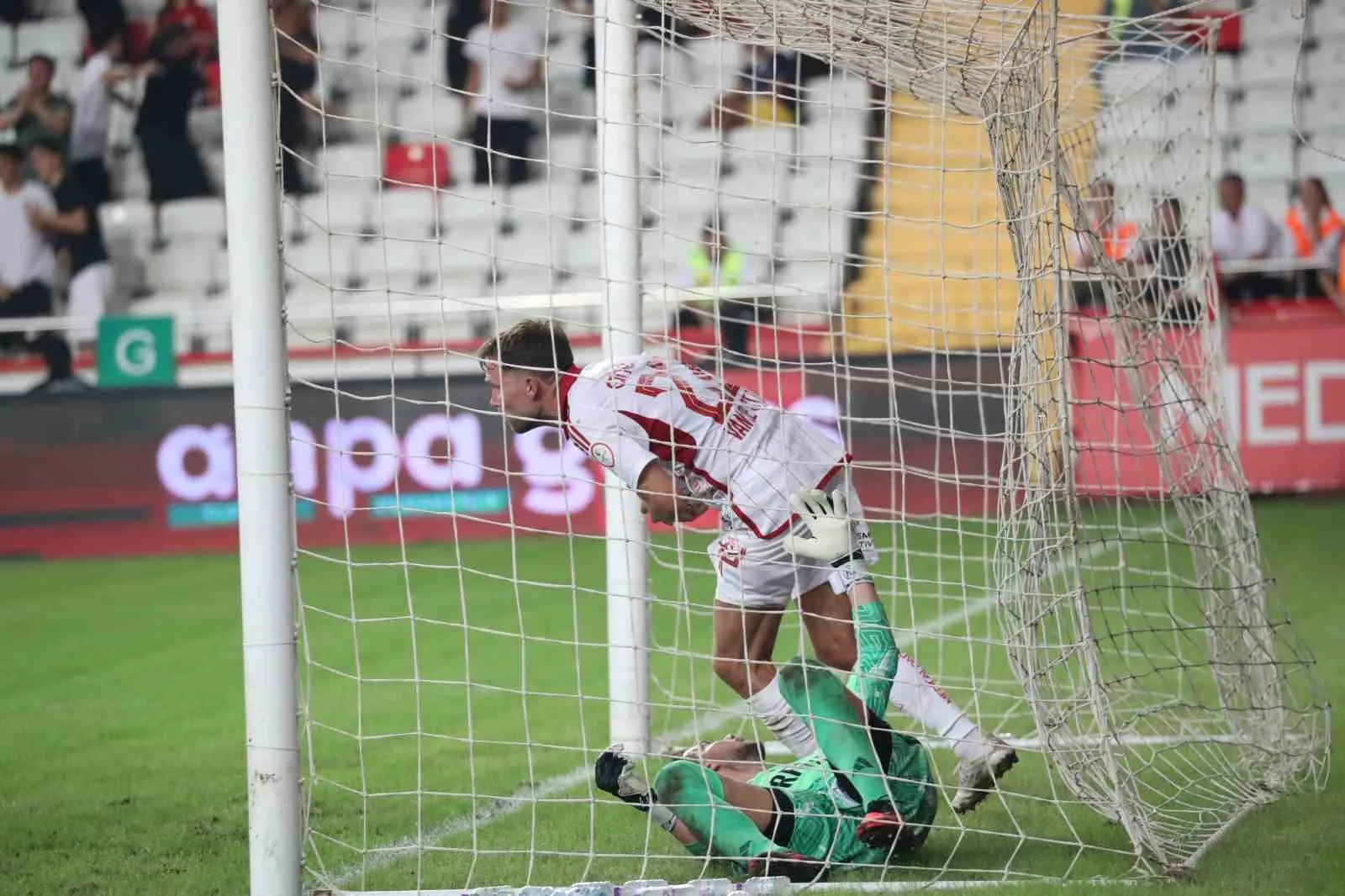 TRENDYOL 1. LİG'İN 3. HAFTASINDA ANTALYASPOR, KONUK ETTİĞİ PENDİKSPOR'A 3-2 MAĞLUP OLDU.