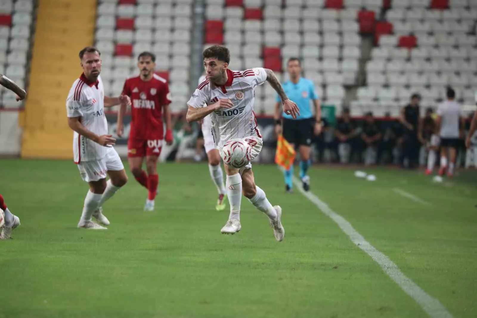 TRENDYOL 1. LİG'İN 3. HAFTASINDA ANTALYASPOR, KONUK ETTİĞİ PENDİKSPOR'A 3-2 MAĞLUP OLDU.