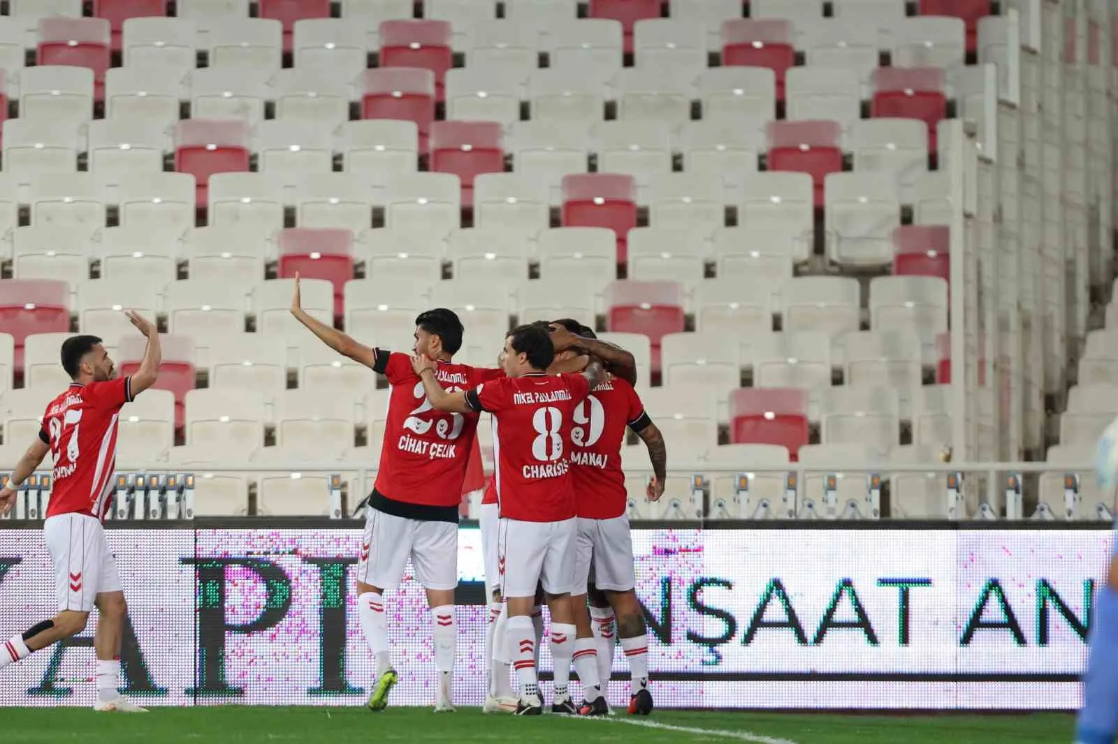 TRENDYOL 1. LİG’İN 3. HAFTASINDA SİVASSPOR, EVİNDE MANİSA FUTBOL KULÜBÜ İLE 2-2 BERABERE KALDI.
