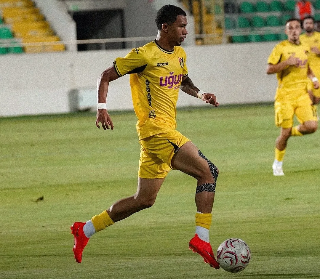 İSTANBULSPOR KARŞILAŞMADA 2-0 ÖNE GEÇMESİNE RAĞMEN SAHADAN 3-2 MAĞLUP AYRILDI