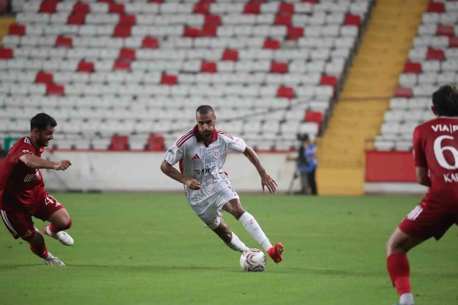TRENDYOL 1. LİG'İN 3. HAFTASINDA ANTALYASPOR, KONUK ETTİĞİ PENDİKSPOR'A 3-2 MAĞLUP OLDU.