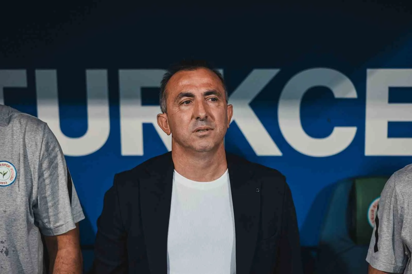 TRENDYOL SÜPER LİG’İN 2. HAFTASINDA ÇAYKUR RİZESPOR, SAMSUNSPOR’U AĞIRLIYOR. KARŞILAŞMANIN İLK YARISI KONUK EKİBİN 1-0’LIK ÜSTÜNLÜĞÜ İLE TAMAMLANDI.