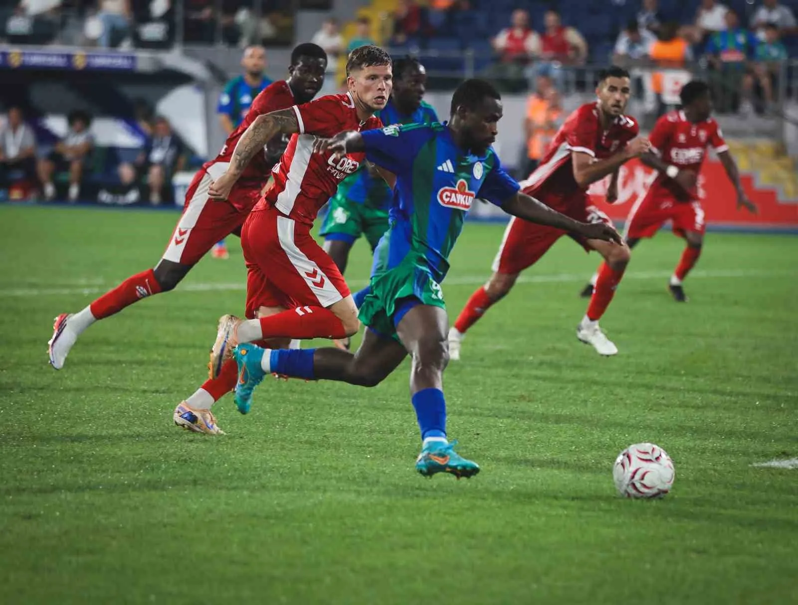 TRENDYOL SÜPER LİG’İN 2. HAFTASINDA ÇAYKUR RİZESPOR SAHASINDA KARŞILAŞTIĞI SAMSUNSPOR’A 2-0 MAĞLUP OLDU.