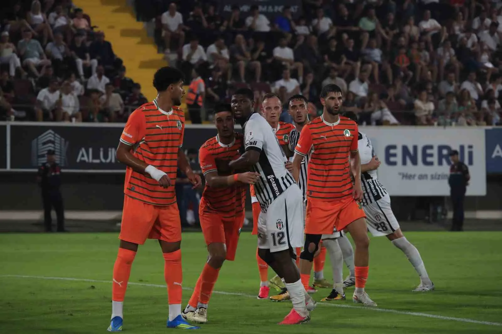 TRENDYOL SÜPER LİG’İN 2. HAFTASINDA CORENDON ALANYASPOR, SAHASINDA BEŞİKTAŞ'I 1-0 MAĞLUP ETTİ.