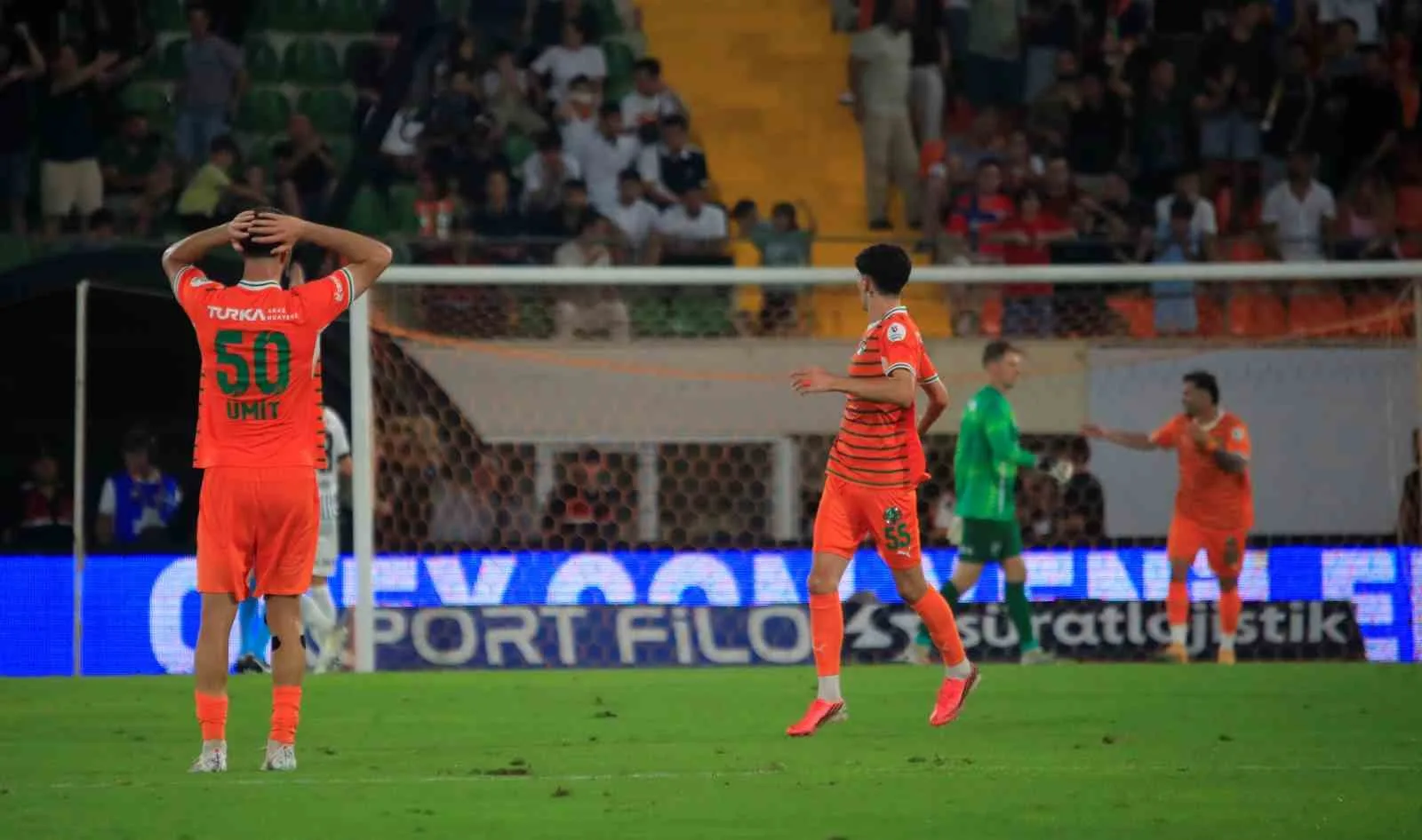 TRENDYOL SÜPER LİG’İN 2. HAFTASINDA CORENDON ALANYASPOR, SAHASINDA BEŞİKTAŞ'I 1-0 MAĞLUP ETTİ.