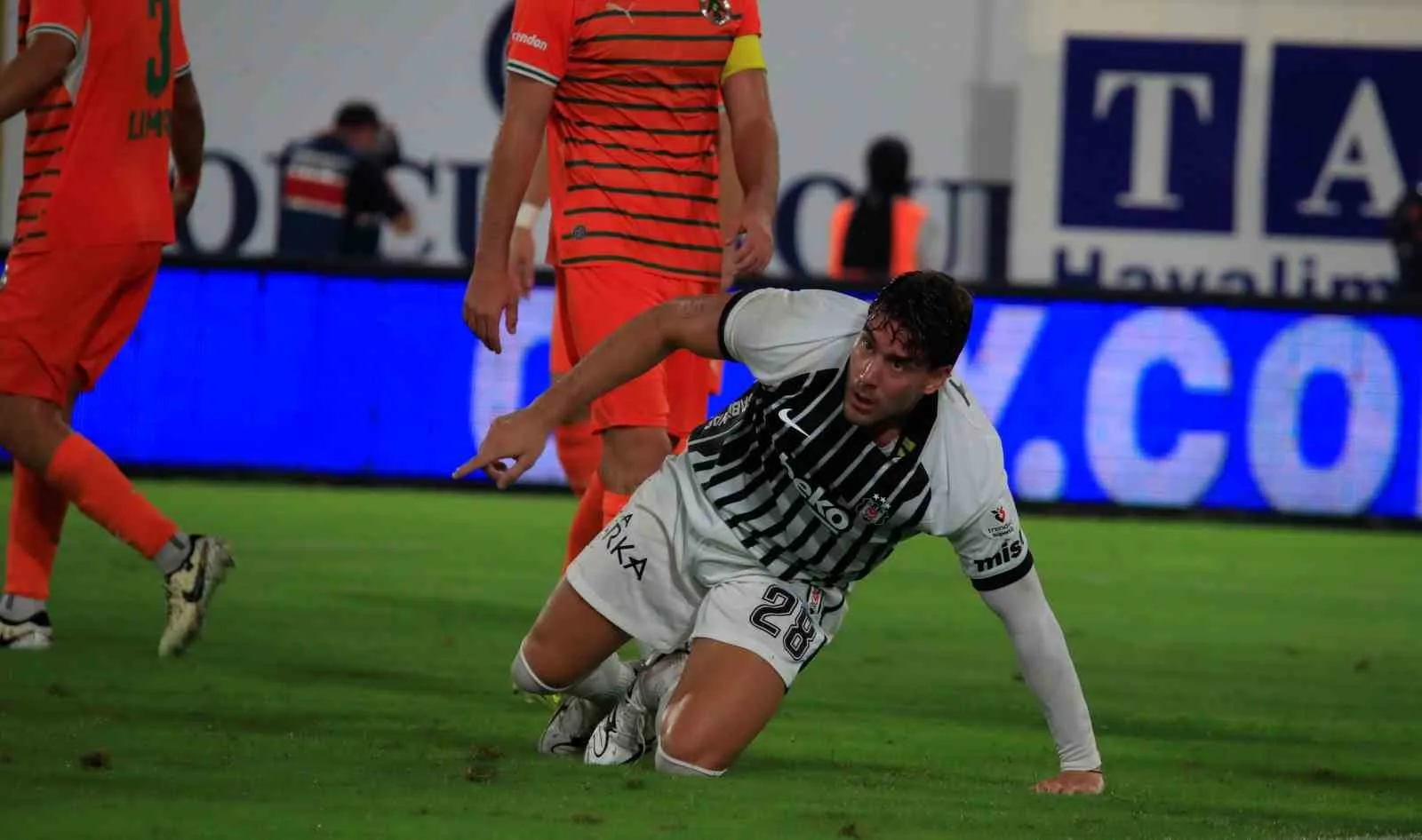 TRENDYOL SÜPER LİG’İN 2. HAFTASINDA CORENDON ALANYASPOR, SAHASINDA BEŞİKTAŞ'I 1-0 MAĞLUP ETTİ.
