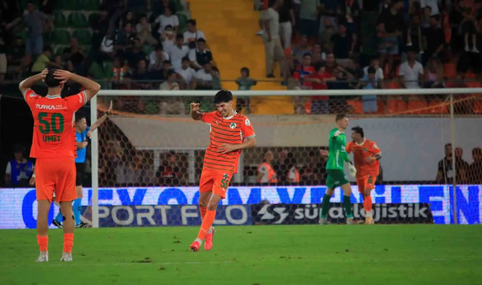 TRENDYOL SÜPER LİG’İN 2. HAFTASINDA CORENDON ALANYASPOR, SAHASINDA BEŞİKTAŞ'I 1-0 MAĞLUP ETTİ.