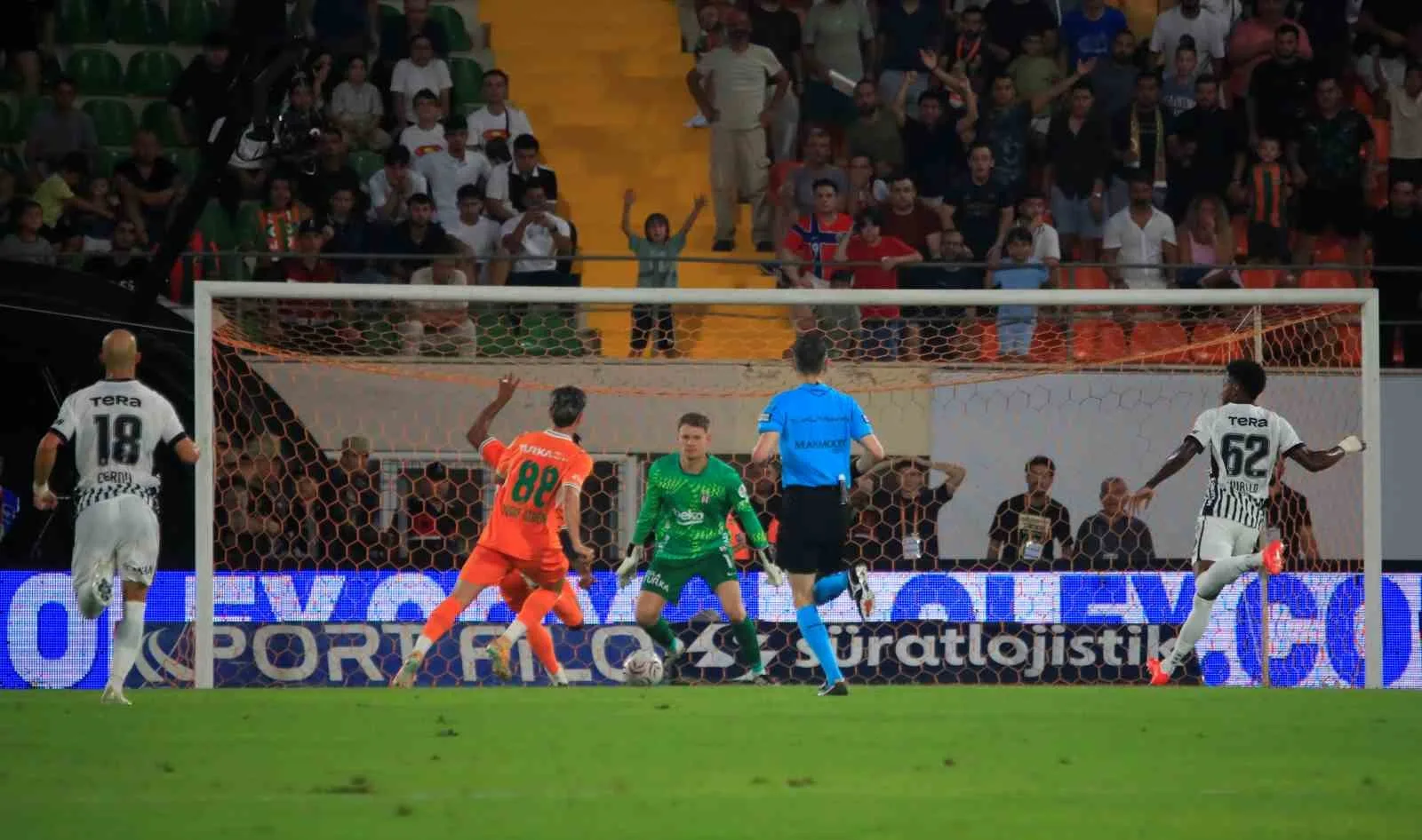 TRENDYOL SÜPER LİG’İN 2. HAFTASINDA CORENDON ALANYASPOR, SAHASINDA BEŞİKTAŞ'I 1-0 MAĞLUP ETTİ.