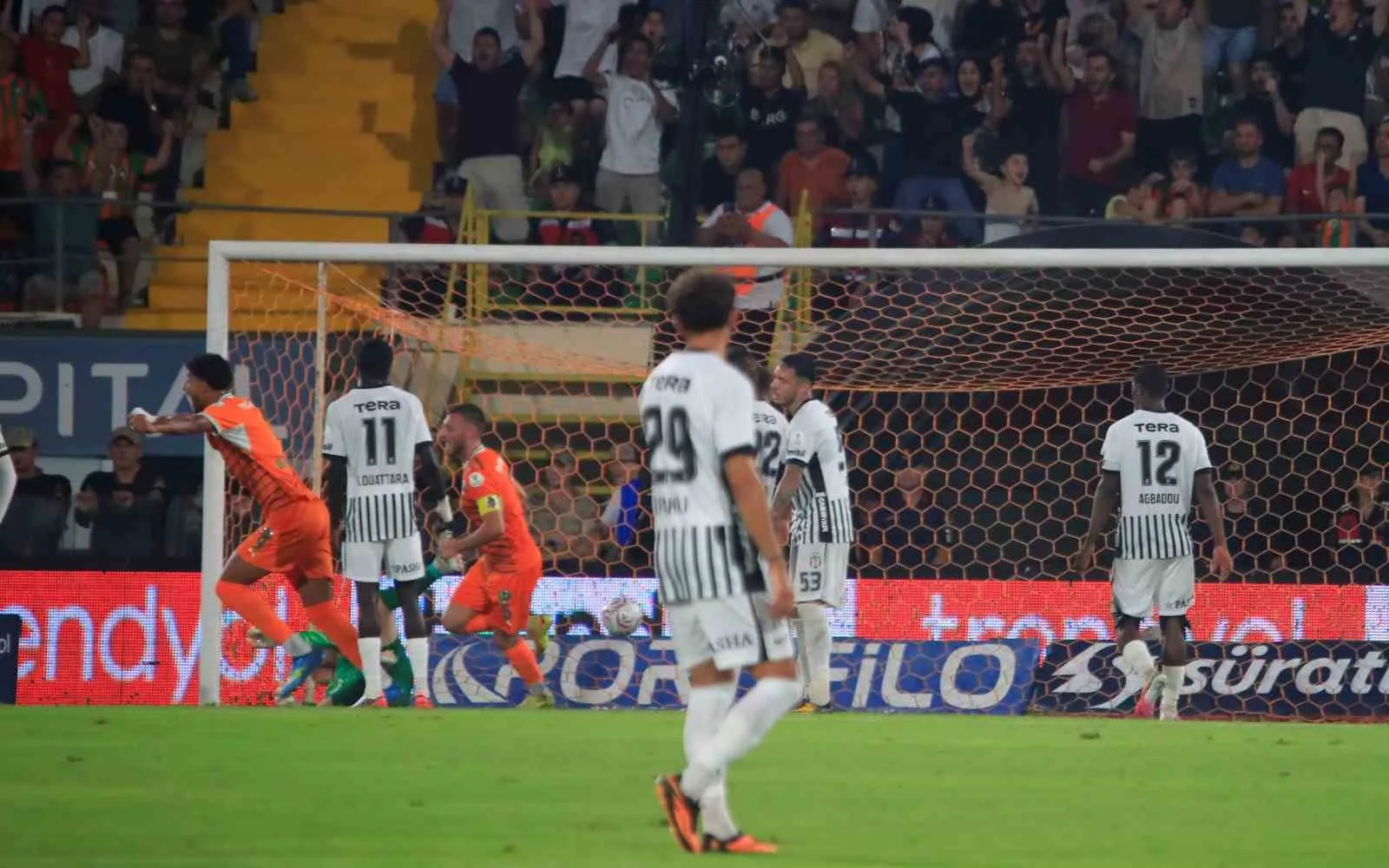 TRENDYOL SÜPER LİG’İN 2. HAFTASINDA CORENDON ALANYASPOR, SAHASINDA BEŞİKTAŞ'I 1-0 MAĞLUP ETTİ.