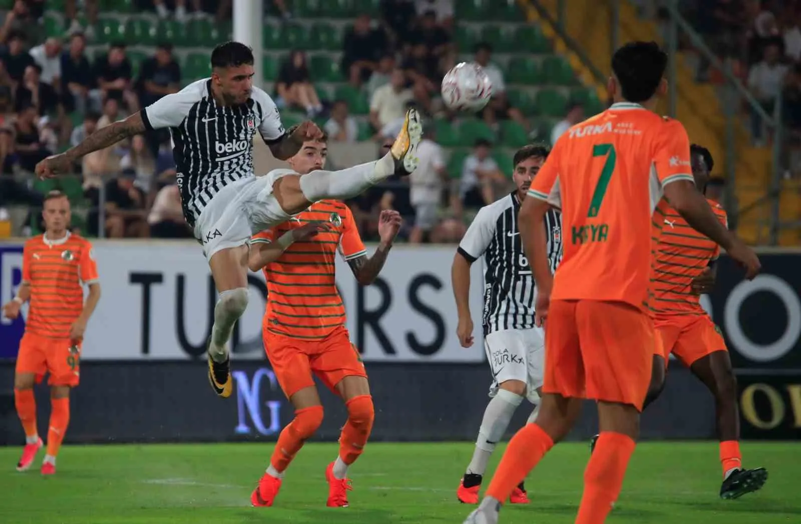 TRENDYOL SÜPER LİG’İN 2. HAFTASINDA CORENDON ALANYASPOR, SAHASINDA BEŞİKTAŞ'I 1-0 MAĞLUP ETTİ.