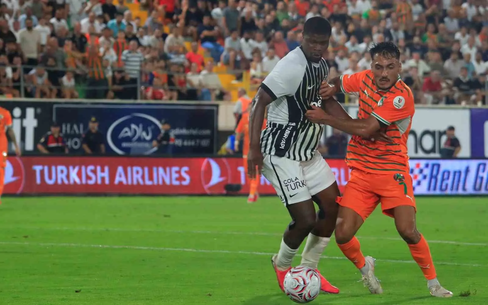 TRENDYOL SÜPER LİG’İN 2. HAFTASINDA CORENDON ALANYASPOR, SAHASINDA BEŞİKTAŞ'I 1-0 MAĞLUP ETTİ.