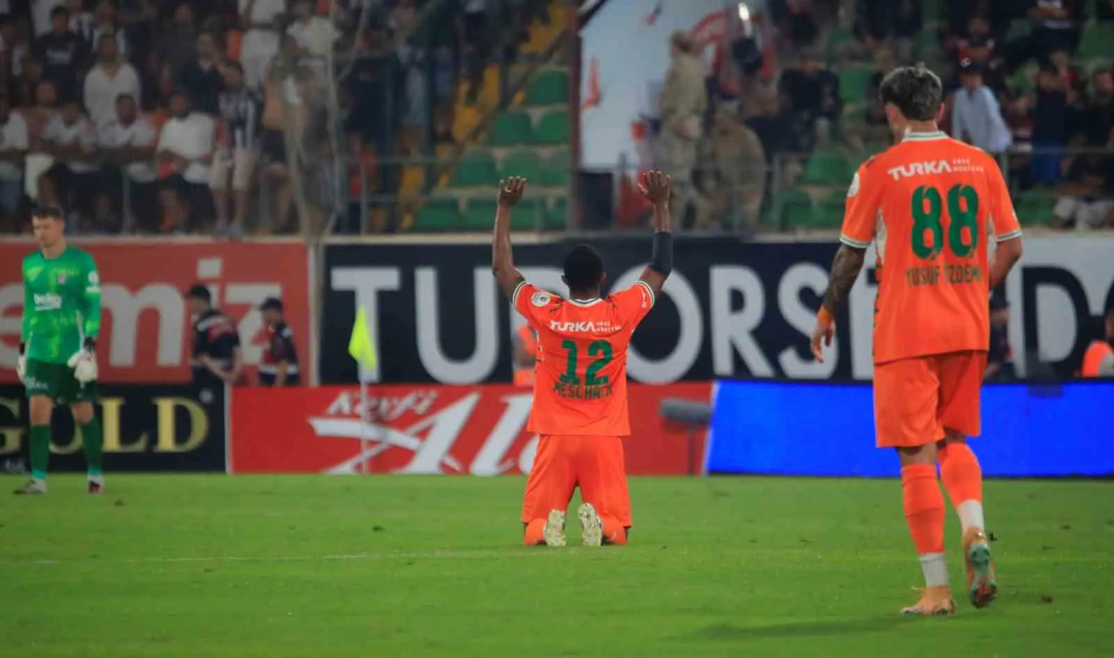 TRENDYOL SÜPER LİG’İN 2. HAFTASINDA CORENDON ALANYASPOR, SAHASINDA BEŞİKTAŞ'I 1-0 MAĞLUP ETTİ.