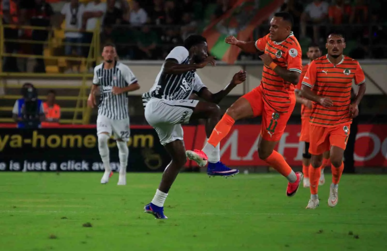 TRENDYOL SÜPER LİG’İN 2. HAFTASINDA CORENDON ALANYASPOR, SAHASINDA BEŞİKTAŞ'I 1-0 MAĞLUP ETTİ.