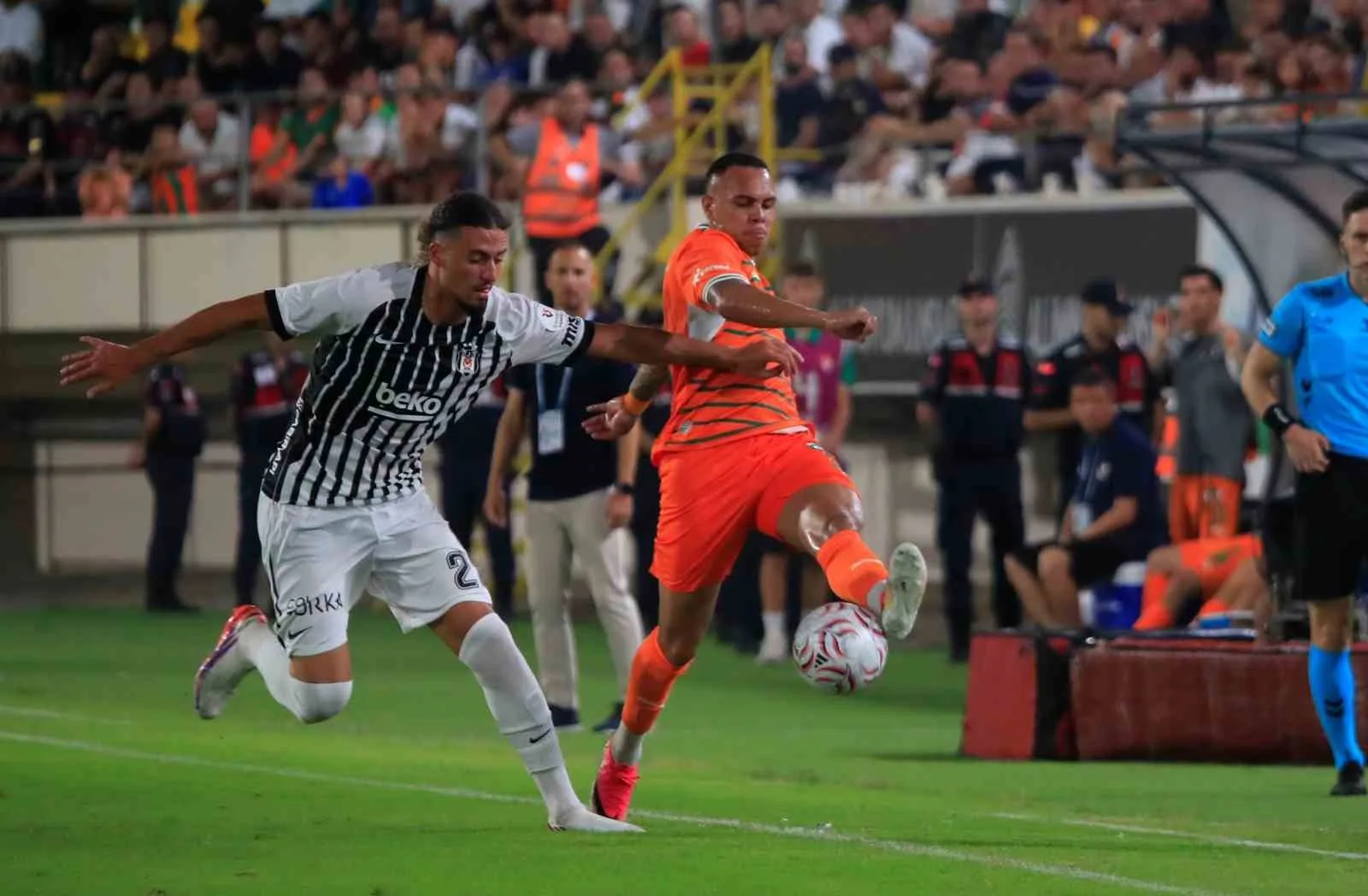 TRENDYOL SÜPER LİG’İN 2. HAFTASINDA CORENDON ALANYASPOR, SAHASINDA BEŞİKTAŞ'I 1-0 MAĞLUP ETTİ.