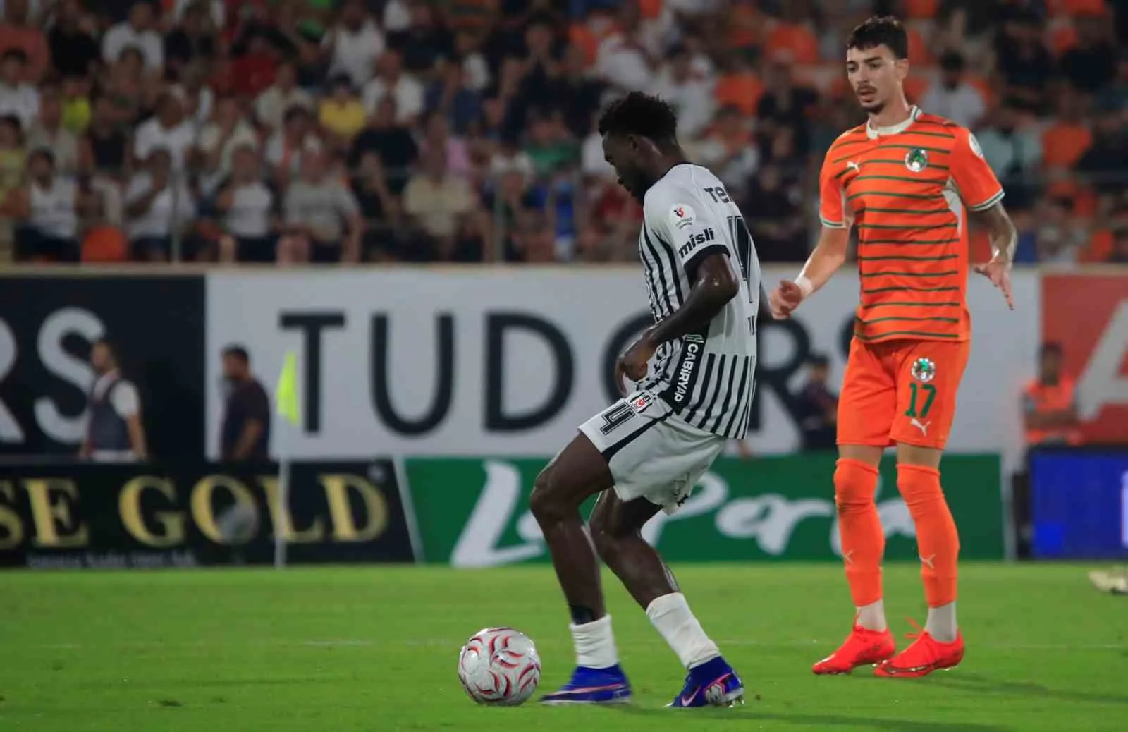 TRENDYOL SÜPER LİG’İN 2. HAFTASINDA CORENDON ALANYASPOR, SAHASINDA BEŞİKTAŞ'I 1-0 MAĞLUP ETTİ.