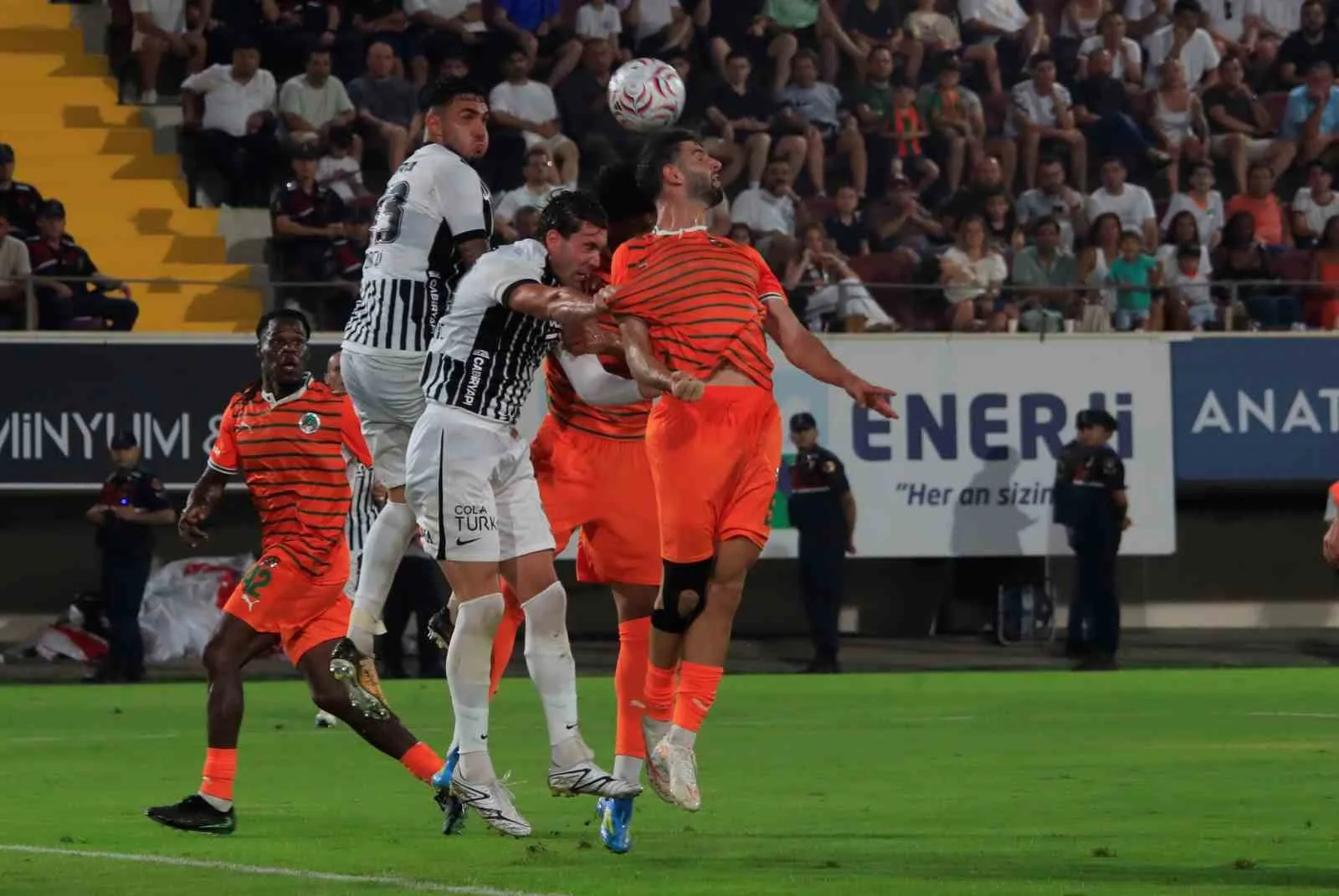 TRENDYOL SÜPER LİG’İN 2. HAFTASINDA CORENDON ALANYASPOR, SAHASINDA BEŞİKTAŞ'I 1-0 MAĞLUP ETTİ.