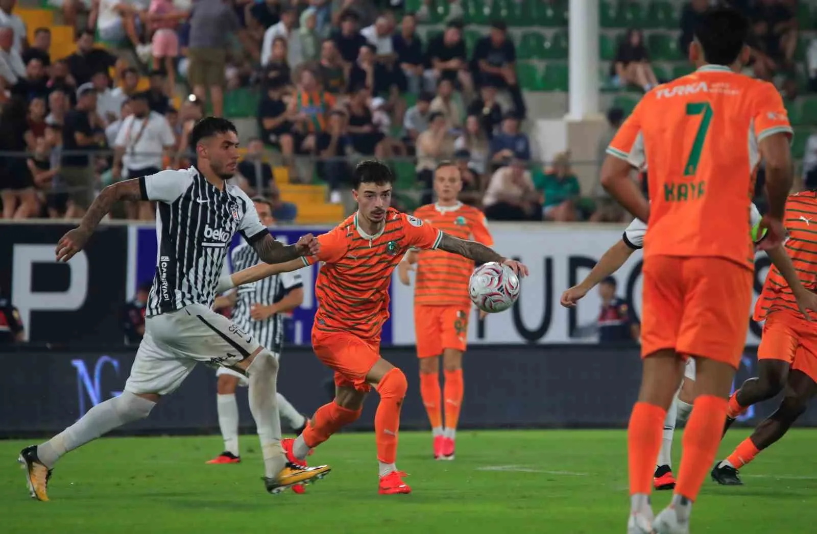 TRENDYOL SÜPER LİG’İN 2. HAFTASINDA CORENDON ALANYASPOR, SAHASINDA BEŞİKTAŞ'I 1-0 MAĞLUP ETTİ.