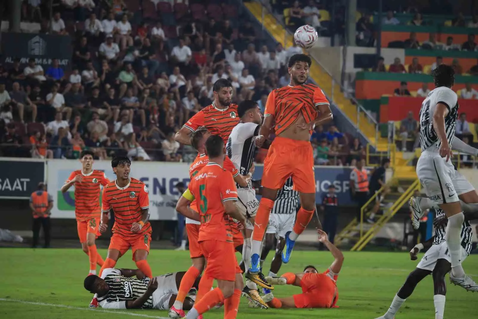 TRENDYOL SÜPER LİG’İN 2. HAFTASINDA CORENDON ALANYASPOR, SAHASINDA BEŞİKTAŞ'I 1-0 MAĞLUP ETTİ.