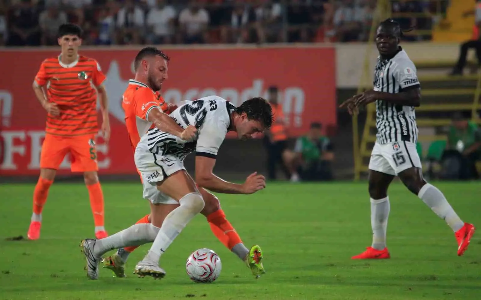 TRENDYOL SÜPER LİG’İN 2. HAFTASINDA CORENDON ALANYASPOR, SAHASINDA BEŞİKTAŞ'I 1-0 MAĞLUP ETTİ.