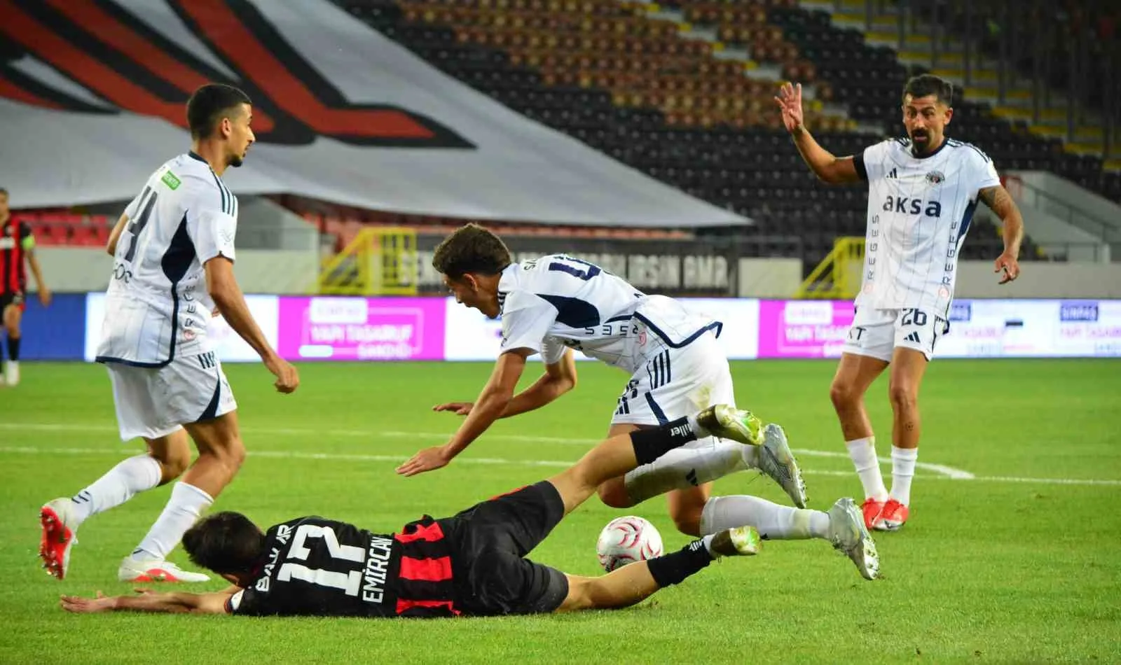 TRENDYOL SÜPER LİG'İN 2. HAFTA KARŞILAŞMASINDA ÇORUM FK, SAHASINDA KASIMPAŞA'YA 1-0 MAĞLUP OLDU.