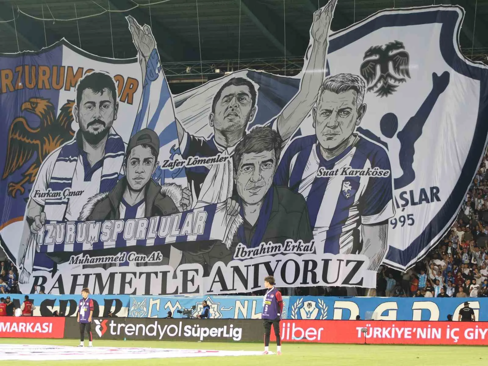 TRENDYOL SÜPER LİG'İN 2. HAFTA AÇILIŞ MAÇINDA ERZURUMSPOR FK, SAHASINDA GALATASARAY İLE KARŞI KARŞIYA GELİYOR. MÜCADELENİN 15 DAKİKASI SARI-KIRMIZILI EKİBİN 1-0 ÜSTÜNLÜĞÜ İLE GEÇİLDİ.