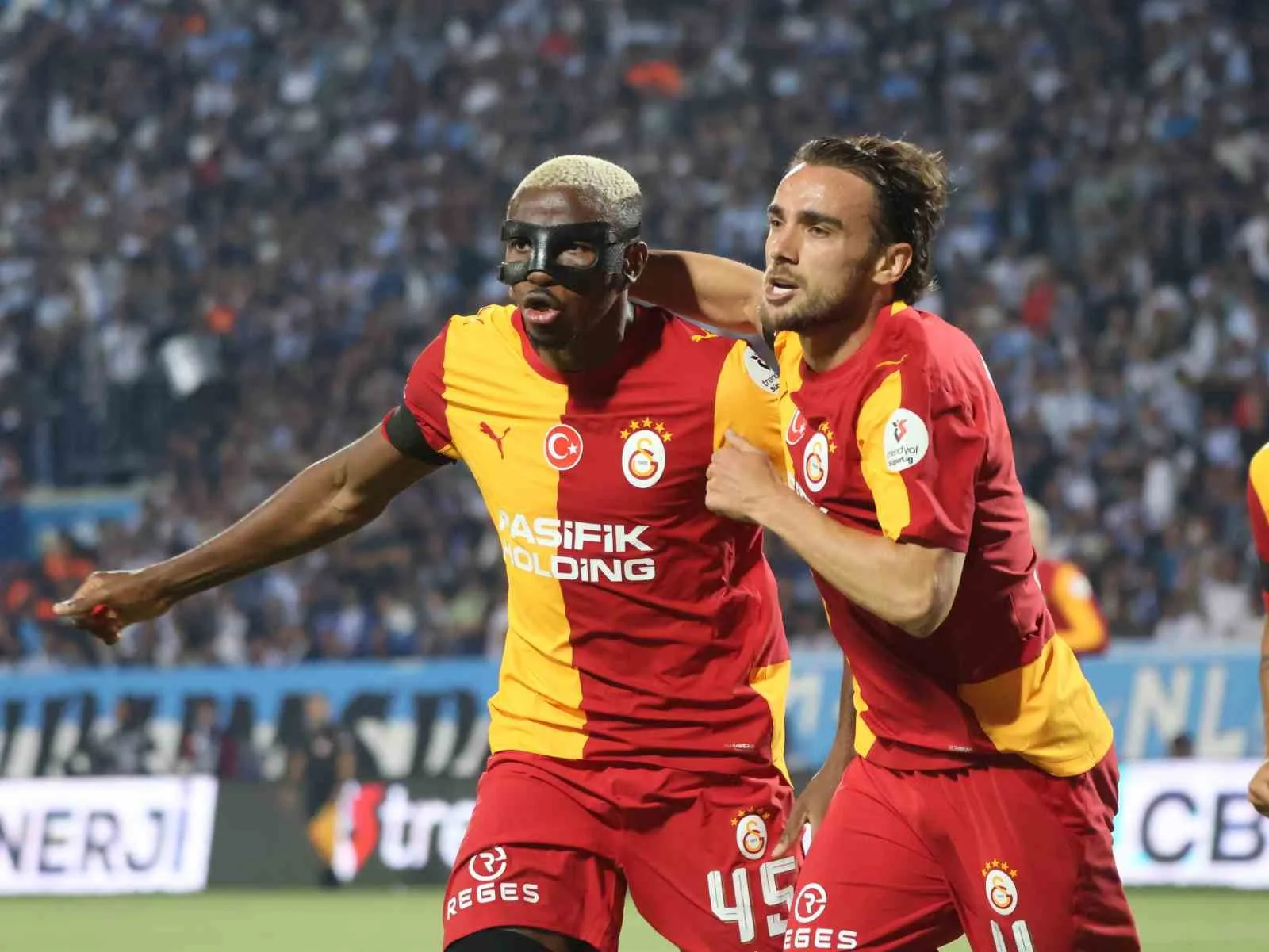 TRENDYOL SÜPER LİG’İN 2. HAFTA AÇILIŞ MAÇINDA ERZURUMSPOR FK, SAHASINDA GALATASARAY İLE KARŞI KARŞIYA GELİYOR. MÜCADELENİN İLK YARISI SARI-KIRMIZILI EKİBİN 3-0 ÜSTÜNLÜĞÜYLE SONA ERDİ.