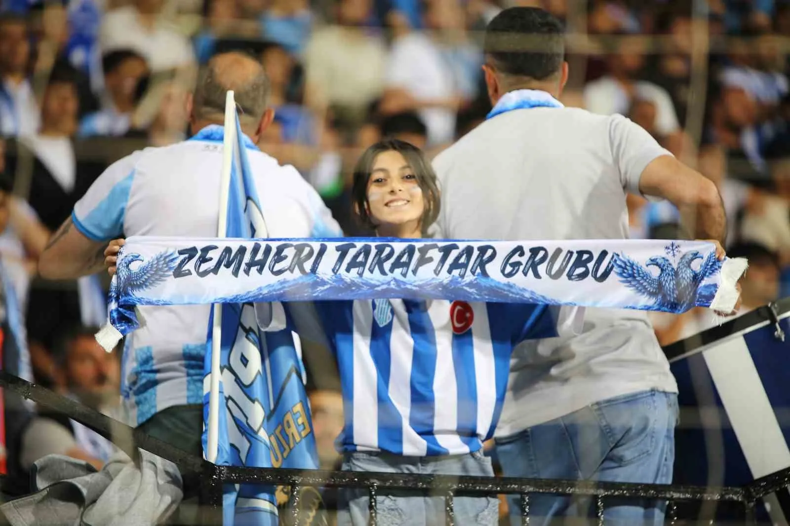 TRENDYOL SÜPER LİG’İN 2. HAFTA AÇILIŞ MAÇINDA ERZURUMSPOR FK, SAHASINDA GALATASARAY İLE KARŞI KARŞIYA GELİYOR. MÜCADELENİN İLK YARISI SARI-KIRMIZILI EKİBİN 3-0 ÜSTÜNLÜĞÜYLE SONA ERDİ.