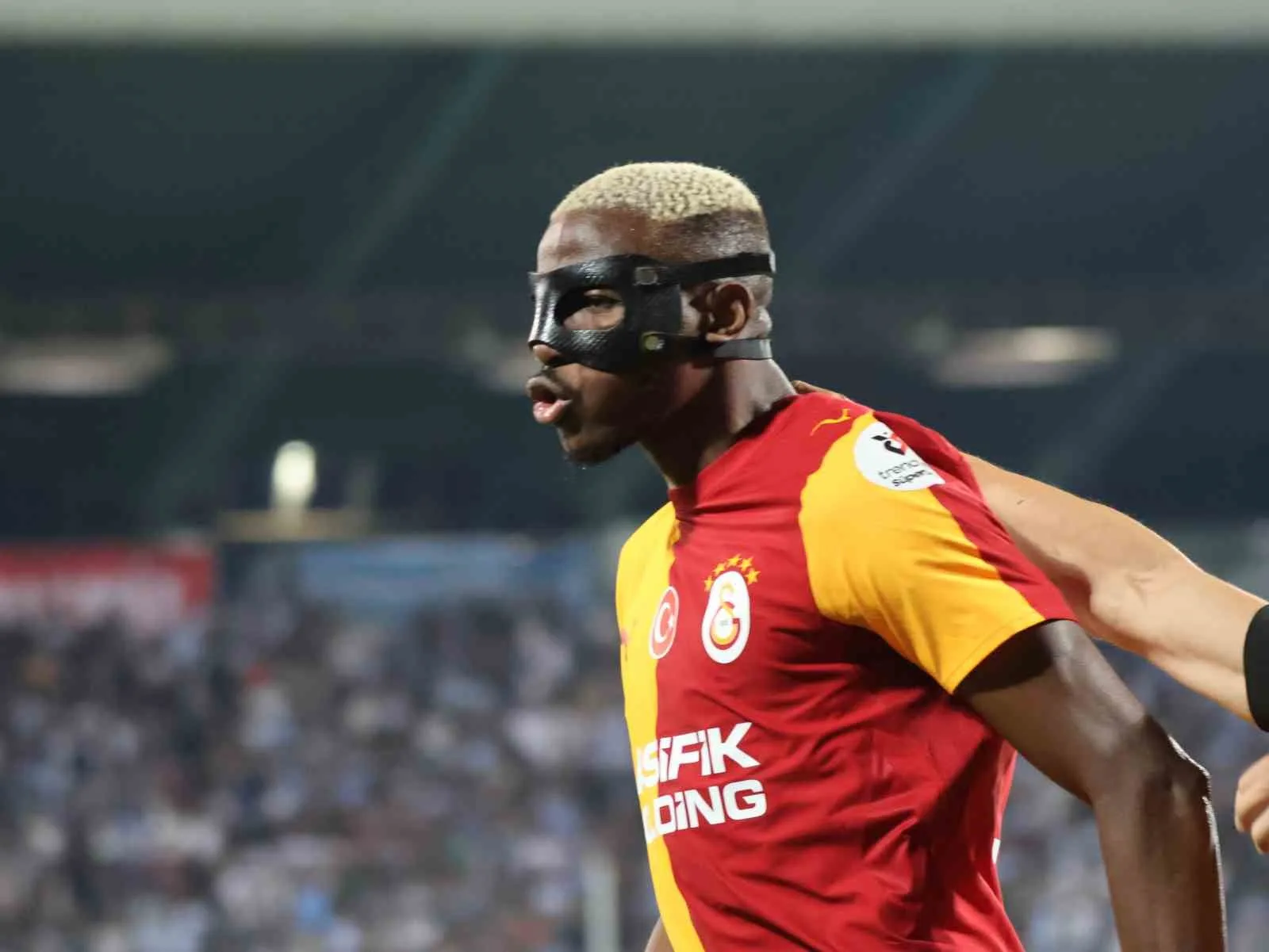 TRENDYOL SÜPER LİG’İN 2. HAFTA AÇILIŞ MAÇINDA ERZURUMSPOR FK, SAHASINDA GALATASARAY İLE KARŞI KARŞIYA GELİYOR. MÜCADELENİN İLK YARISI SARI-KIRMIZILI EKİBİN 3-0 ÜSTÜNLÜĞÜYLE SONA ERDİ.