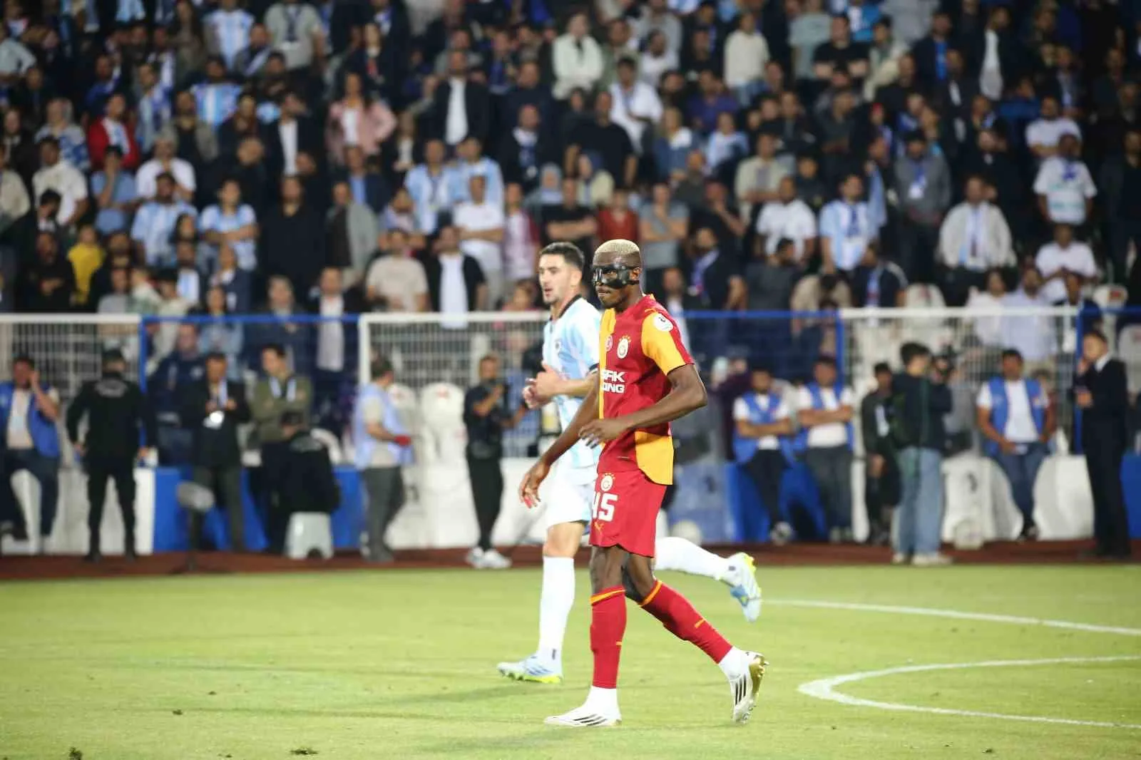 TRENDYOL SÜPER LİG’İN 2. HAFTA AÇILIŞ MAÇINDA ERZURUMSPOR FK, SAHASINDA GALATASARAY’A 4-0 MAĞLUP OLDU.