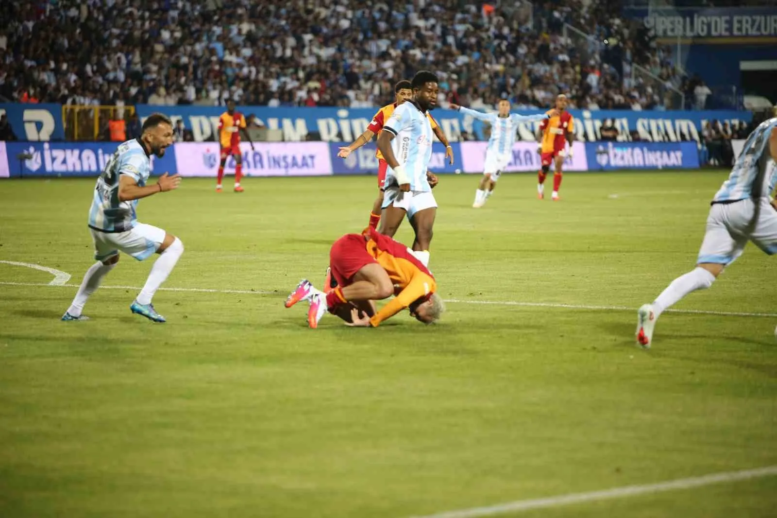 TRENDYOL SÜPER LİG’İN 2. HAFTA AÇILIŞ MAÇINDA ERZURUMSPOR FK, SAHASINDA GALATASARAY’A 4-0 MAĞLUP OLDU.