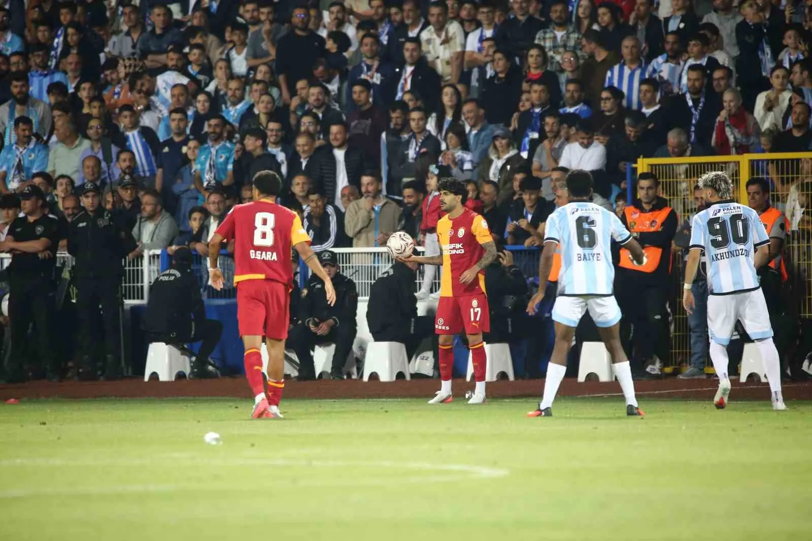 TRENDYOL SÜPER LİG’İN 2. HAFTA AÇILIŞ MAÇINDA ERZURUMSPOR FK, SAHASINDA GALATASARAY’A 4-0 MAĞLUP OLDU.