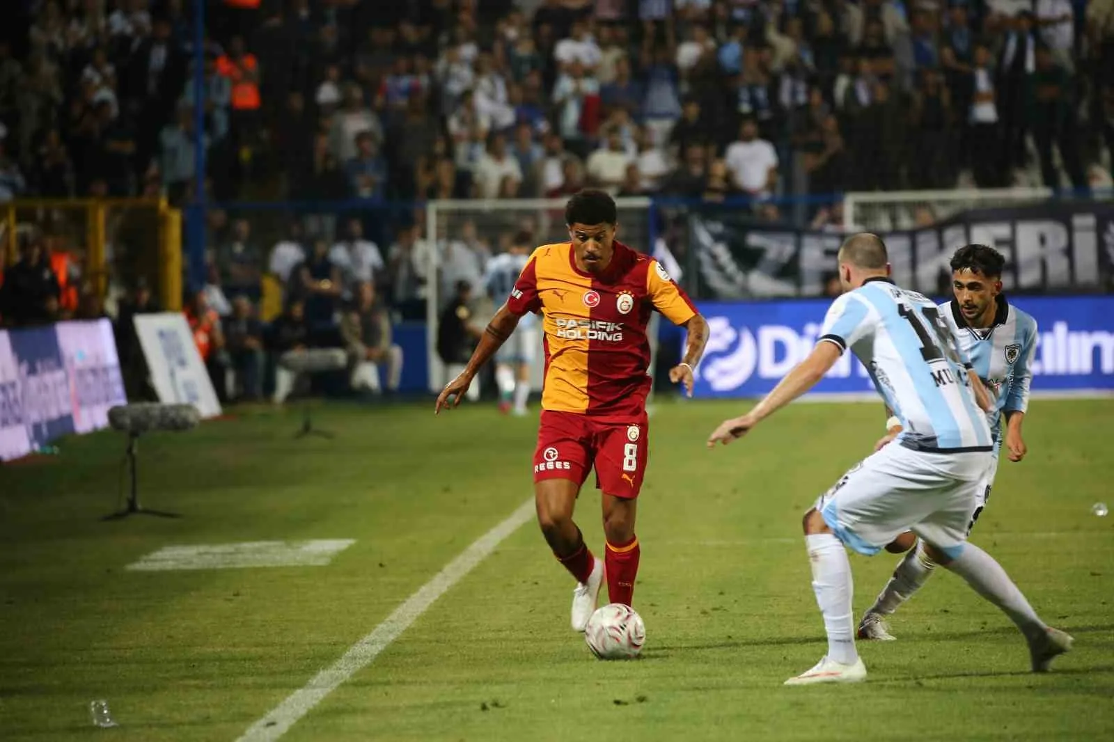 TRENDYOL SÜPER LİG’İN 2. HAFTA AÇILIŞ MAÇINDA ERZURUMSPOR FK, SAHASINDA GALATASARAY’A 4-0 MAĞLUP OLDU.