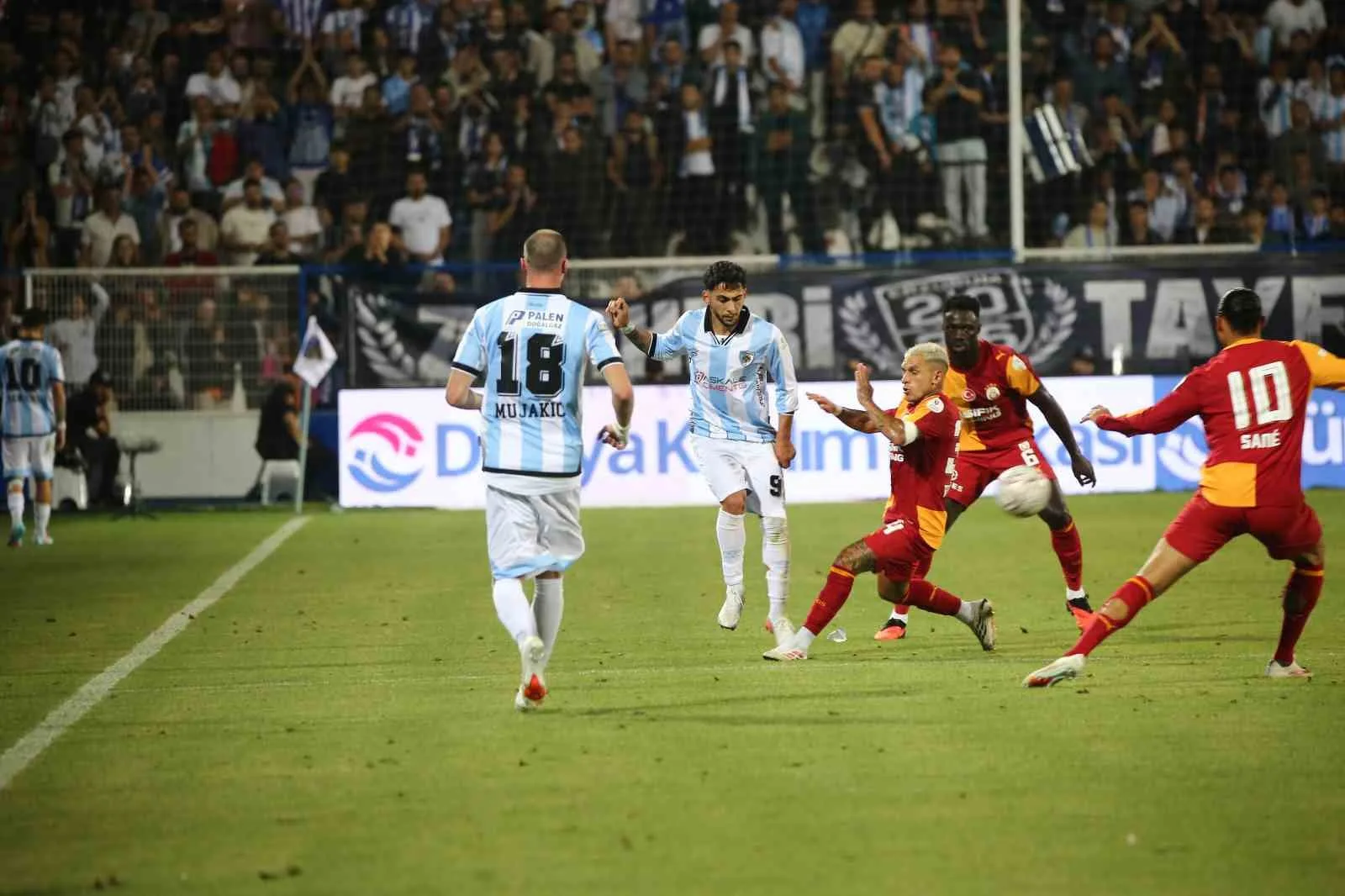 TRENDYOL SÜPER LİG’İN 2. HAFTA AÇILIŞ MAÇINDA ERZURUMSPOR FK, SAHASINDA GALATASARAY’A 4-0 MAĞLUP OLDU.