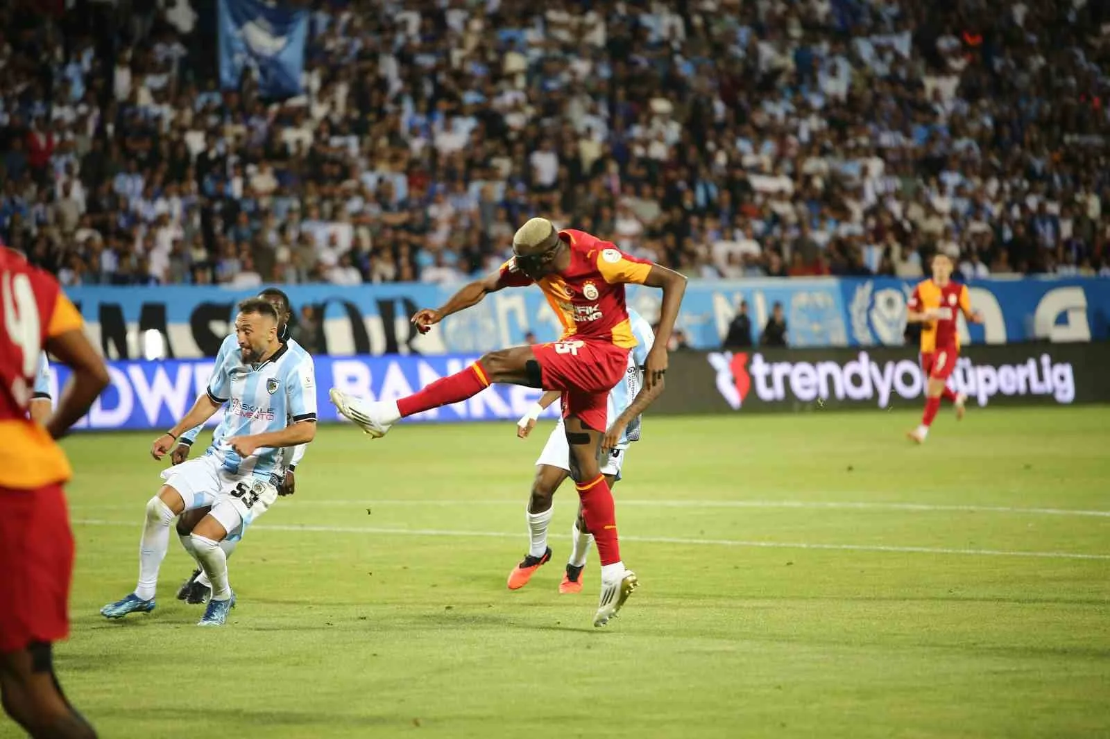 TRENDYOL SÜPER LİG’İN 2. HAFTA AÇILIŞ MAÇINDA ERZURUMSPOR FK, SAHASINDA GALATASARAY’A 4-0 MAĞLUP OLDU.