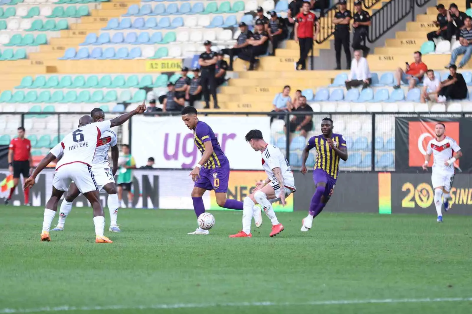 TRENDYOL SÜPER LİG’İN 2. HAFTASINDA EYÜPSPOR, GAZİANTEP FK’YI KONUK EDİYOR. MÜCADELENİN İLK YARISI 0-0 EŞİTLİK İLE SONUÇLANDI.